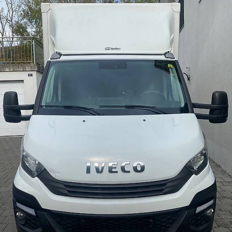 Lieferwagen Mieten: IVECO Daily Kastenwagen mit Hebebühne ( 1 Tag )