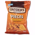 Snyders Pretzel Pieces Cheddar Cheese, Laugengebäck, 110g Beutel Snyders Pretzel Pieces Cheddar Cheese, Laugengebäck, 110g Beutel Bild 2