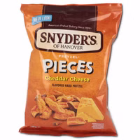 Snyders Pretzel Pieces Cheddar Cheese, Laugengebäck, 110g Beutel Snyders Pretzel Pieces Cheddar Cheese, Laugengebäck, 110g Beutel Bild 2