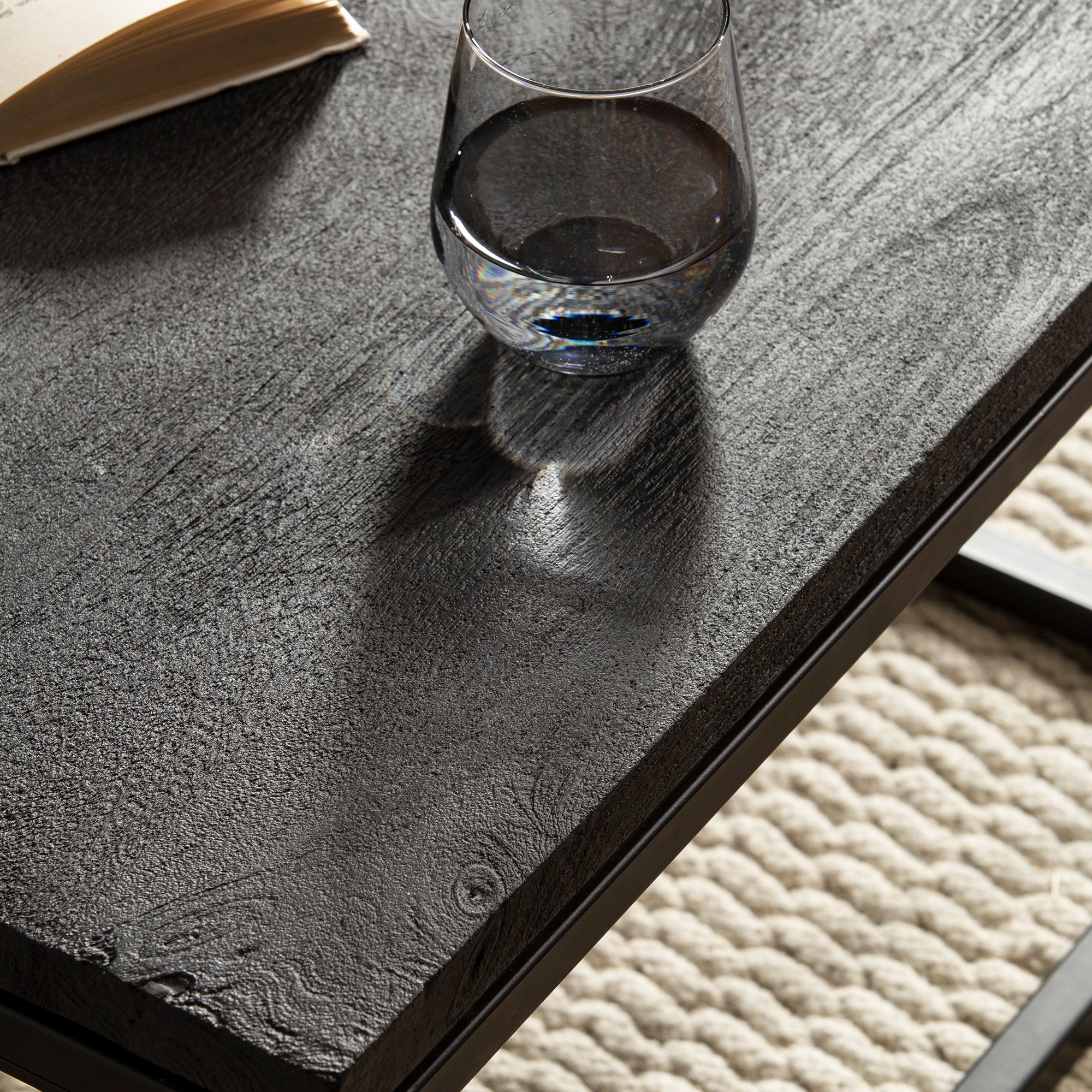Couchtisch Massivholz schwarz Wohnzimmertisch Metallgestell Industrial Design – Ansicht 4