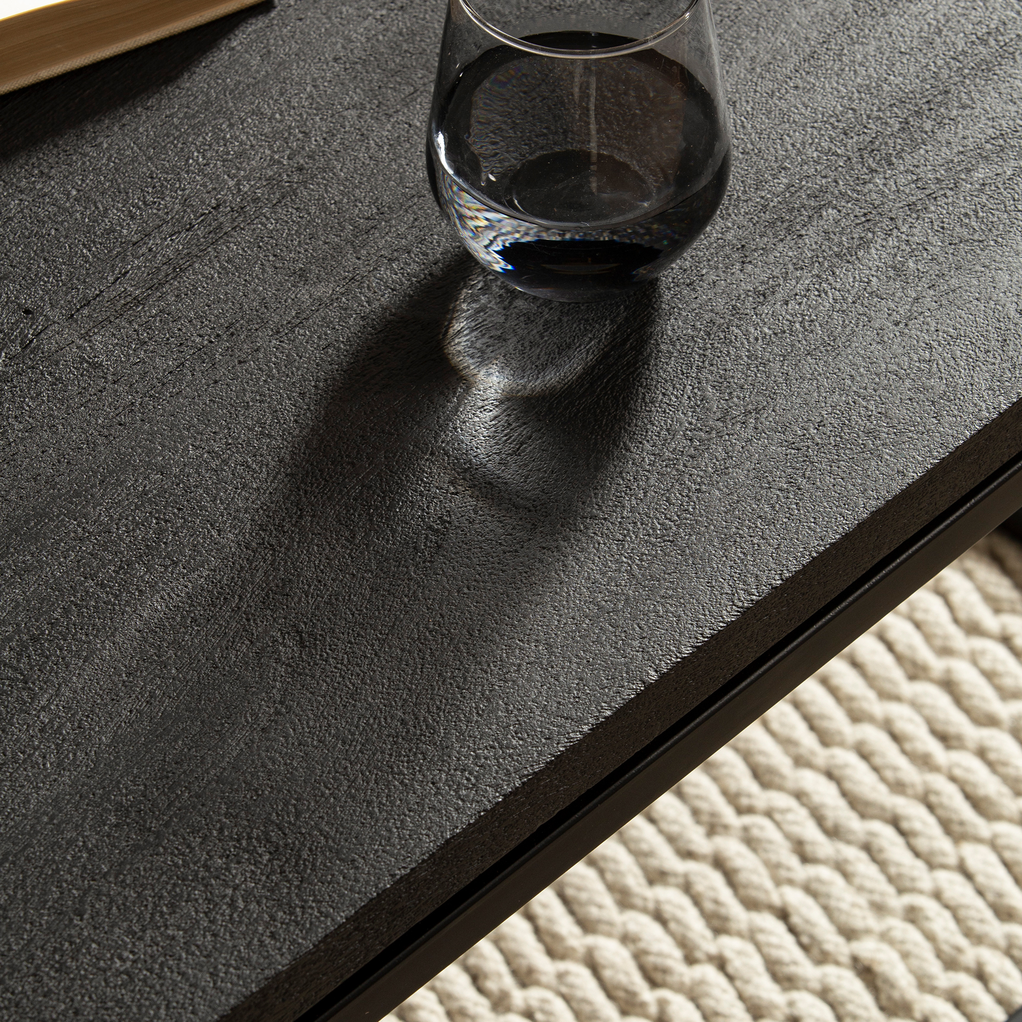 Couchtisch Massivholz schwarz Wohnzimmertisch Metallgestell Industrial Design – Ansicht 4