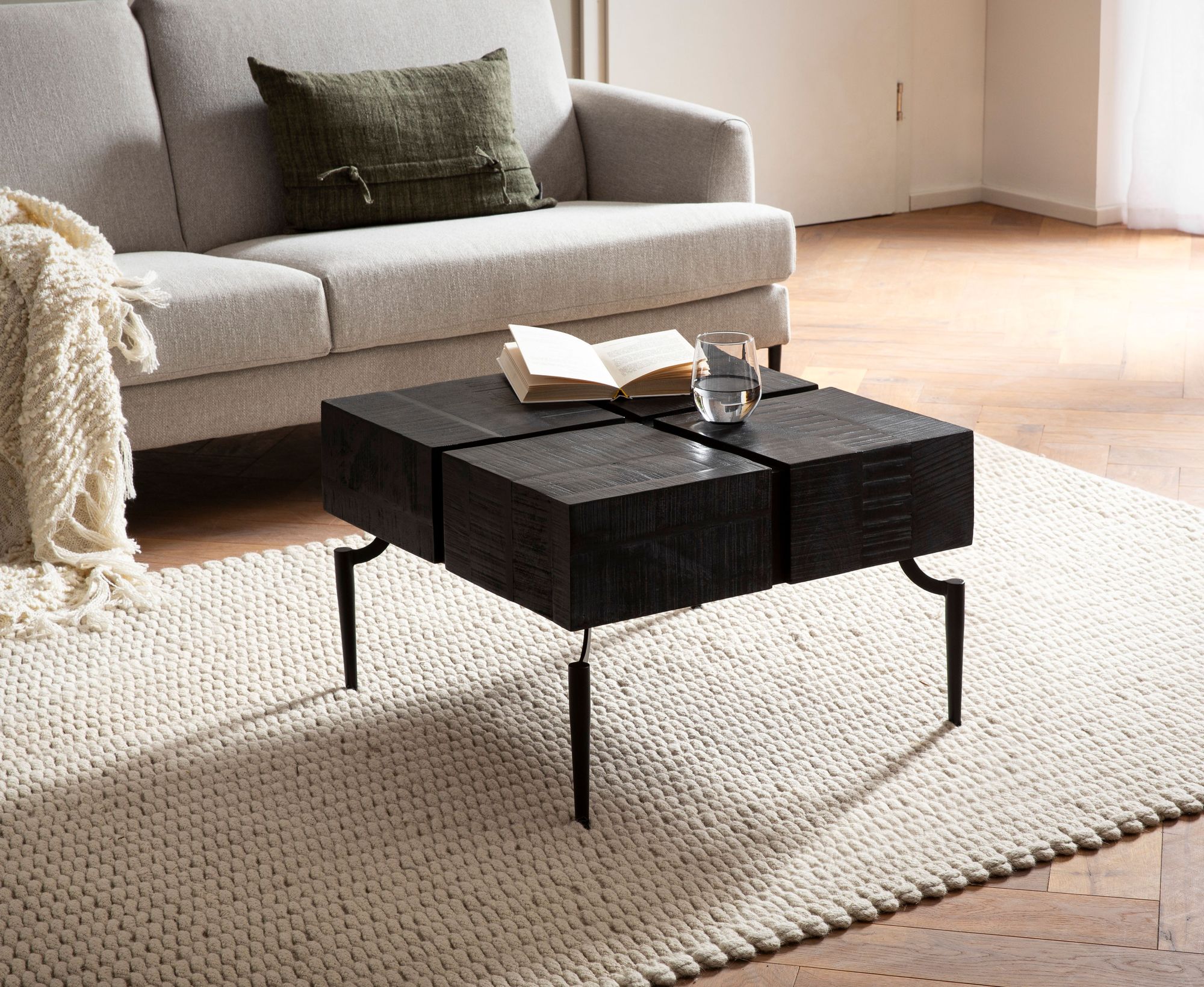 FineBuy Couchtisch Akazie Massivholz quadratisch 60x60 cm · moderner Wohnzimmertisch 4 Blocks · Design Tisch mit Metallbeinen im Industrial Cube Stil | Farbe: Schwarz
