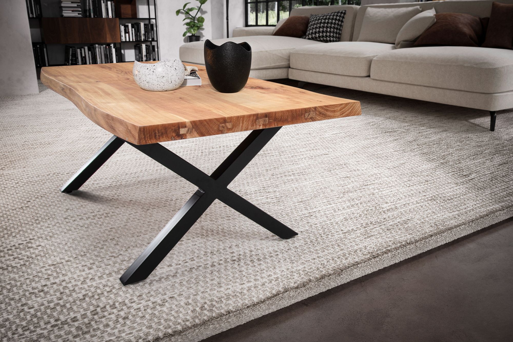 Couchtisch Akazie Massiv 120cm · Wohnzimmertisch Baumkante schwarzes X-Gestell – Ansicht 4