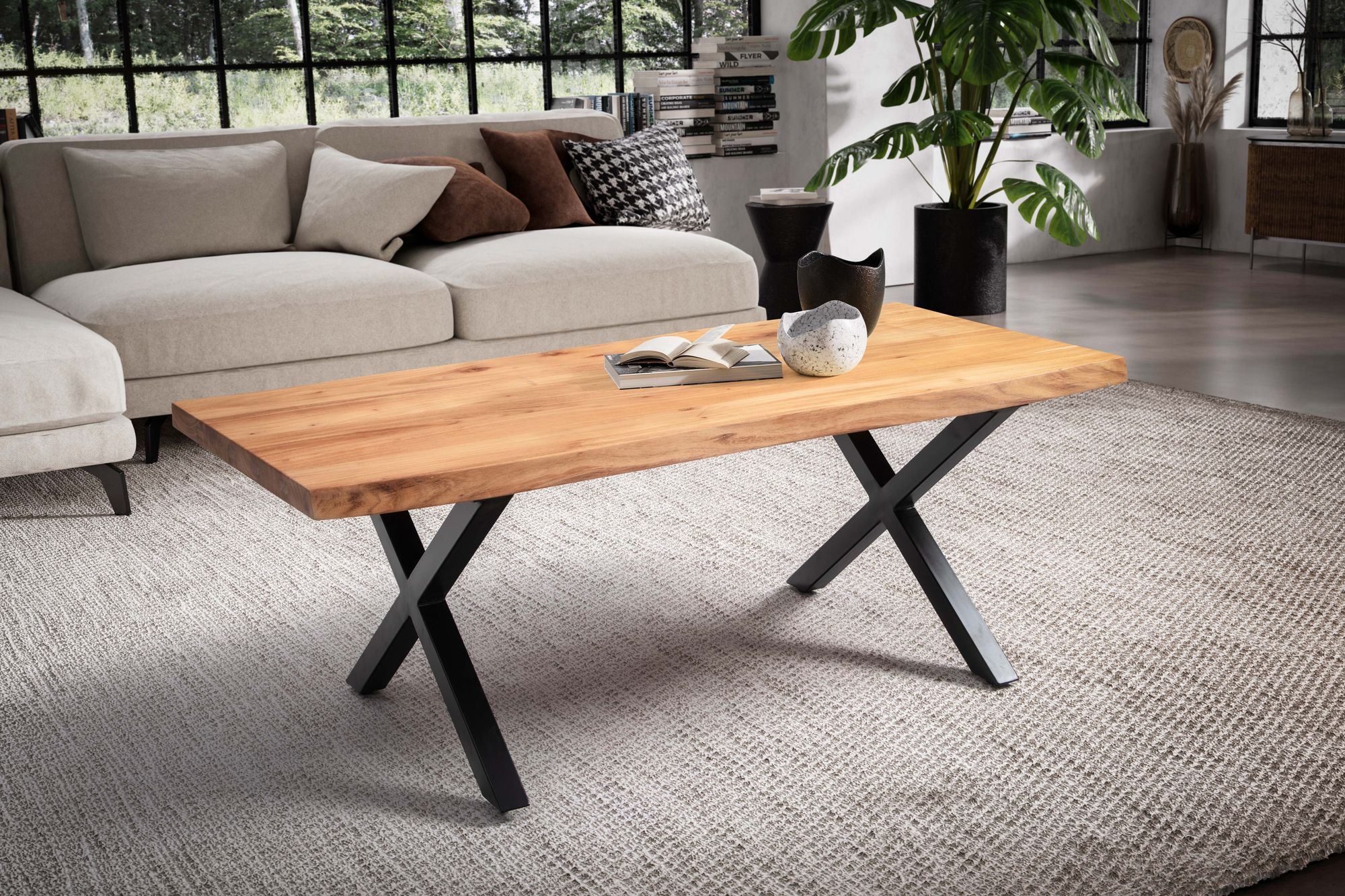 Couchtisch Akazie Massiv 120cm · Wohnzimmertisch Baumkante schwarzes X-Gestell – Ansicht 2