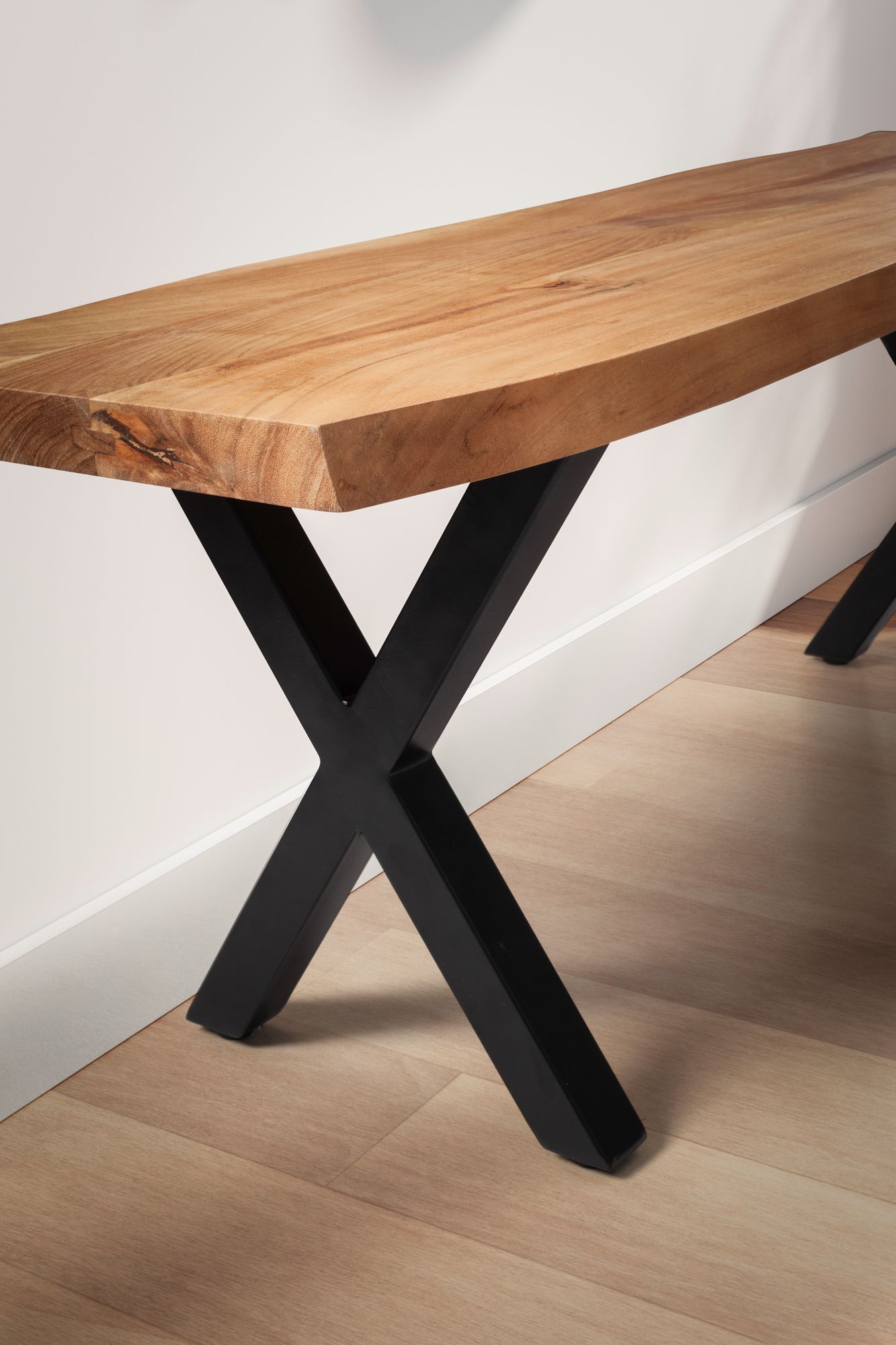 FineBuy Sitzbank 120 cm Massivholz ohne Lehne Baumkante Akazie - Bank für Garderobe - Garderobenbank - Flurbank Holzbank X- Gestell Schwarz | Farbe: Braun FineBuy Sitzbank 120 cm Massivholz ohne Lehne Baumkante Akazie - Bank für Garderobe - Garderobenbank - Flurbank Holzbank X- Gestell Schwarz | Farbe: Braun