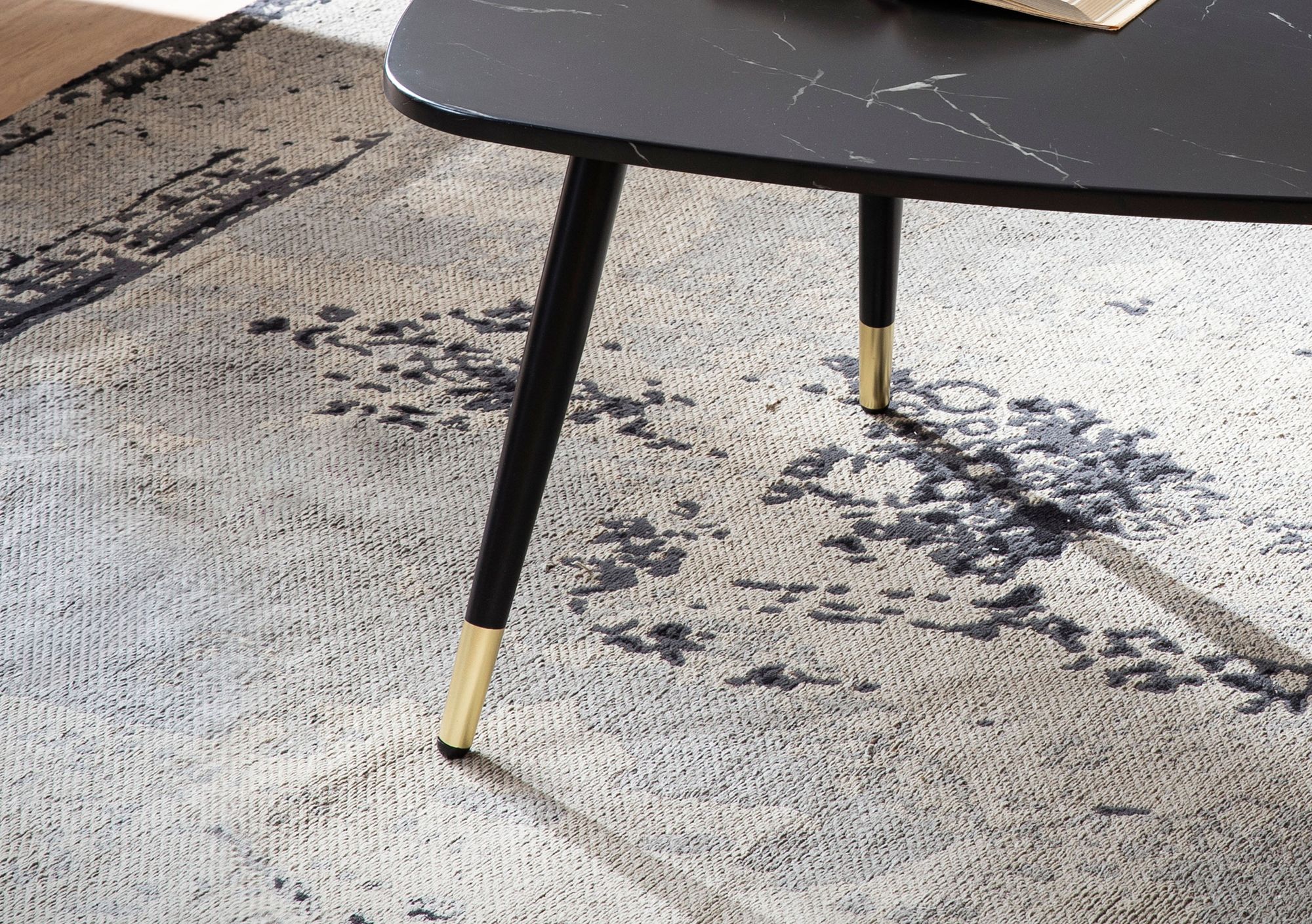 Couchtisch FineBuy Sofatisch Marmor Optik 90 cm Wohnzimmertisch Tisch Dreibein – Ansicht 5