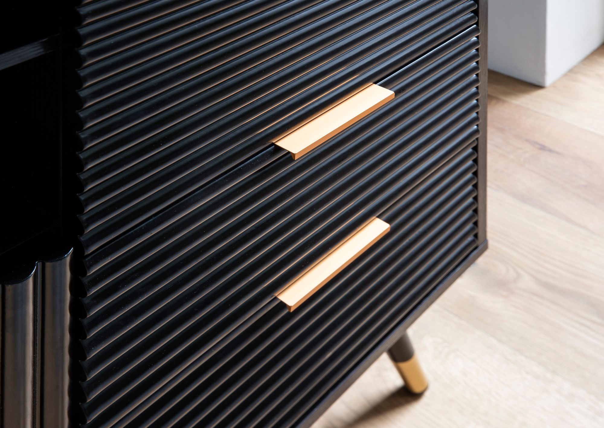 Kommode 77 cm in MDF Eiche Schwarz Dekor mit 2 Schubladen / 2 Türen und Ablage Design Sideboard Schrank – Ansicht 5