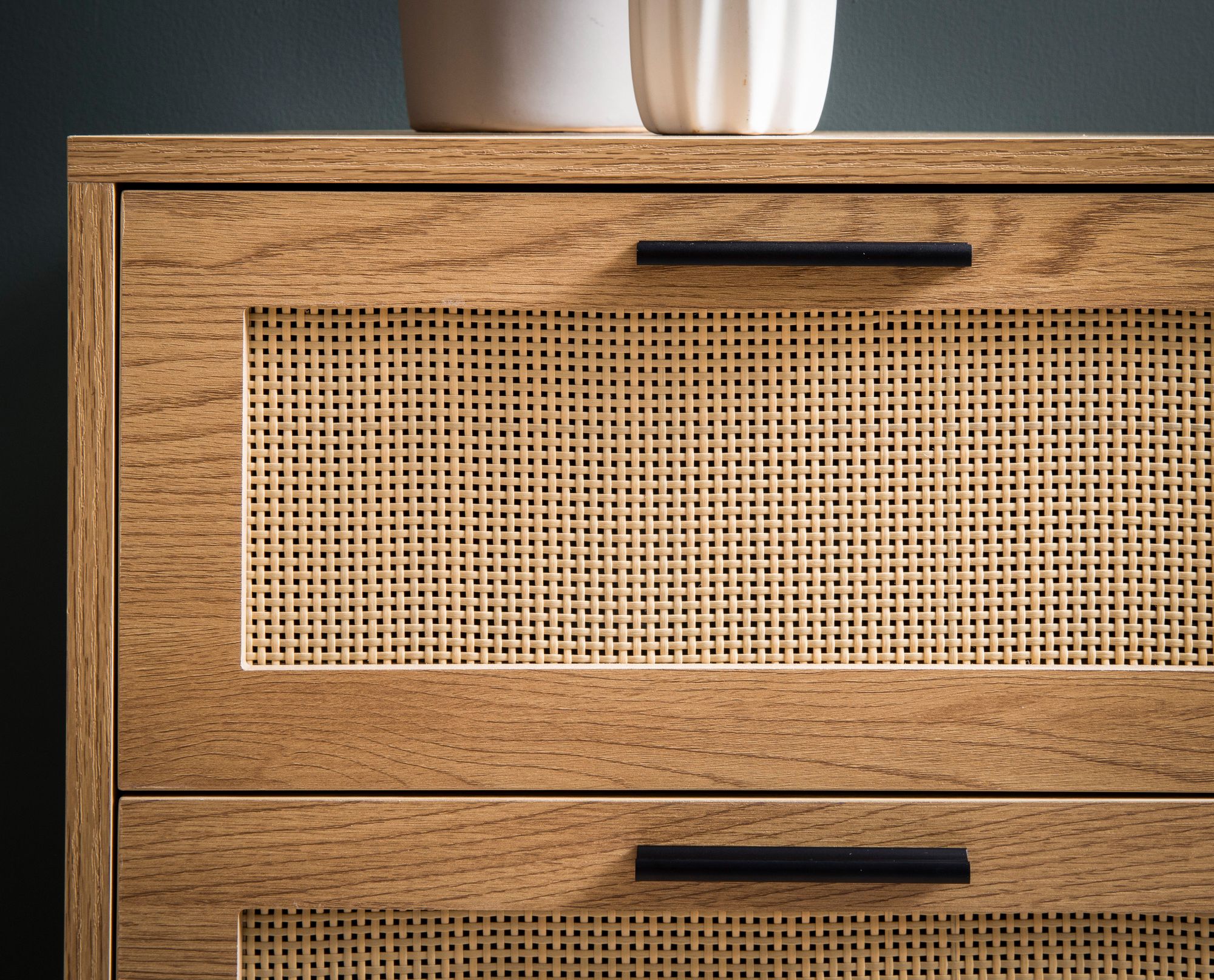 Kommode in Eiche Dekor 80 cm Sideboard mit 3 Schubladen & 1 Tür aus Wiener Rattan Geflecht Design Highboard - Schubladenkommode – Ansicht 5