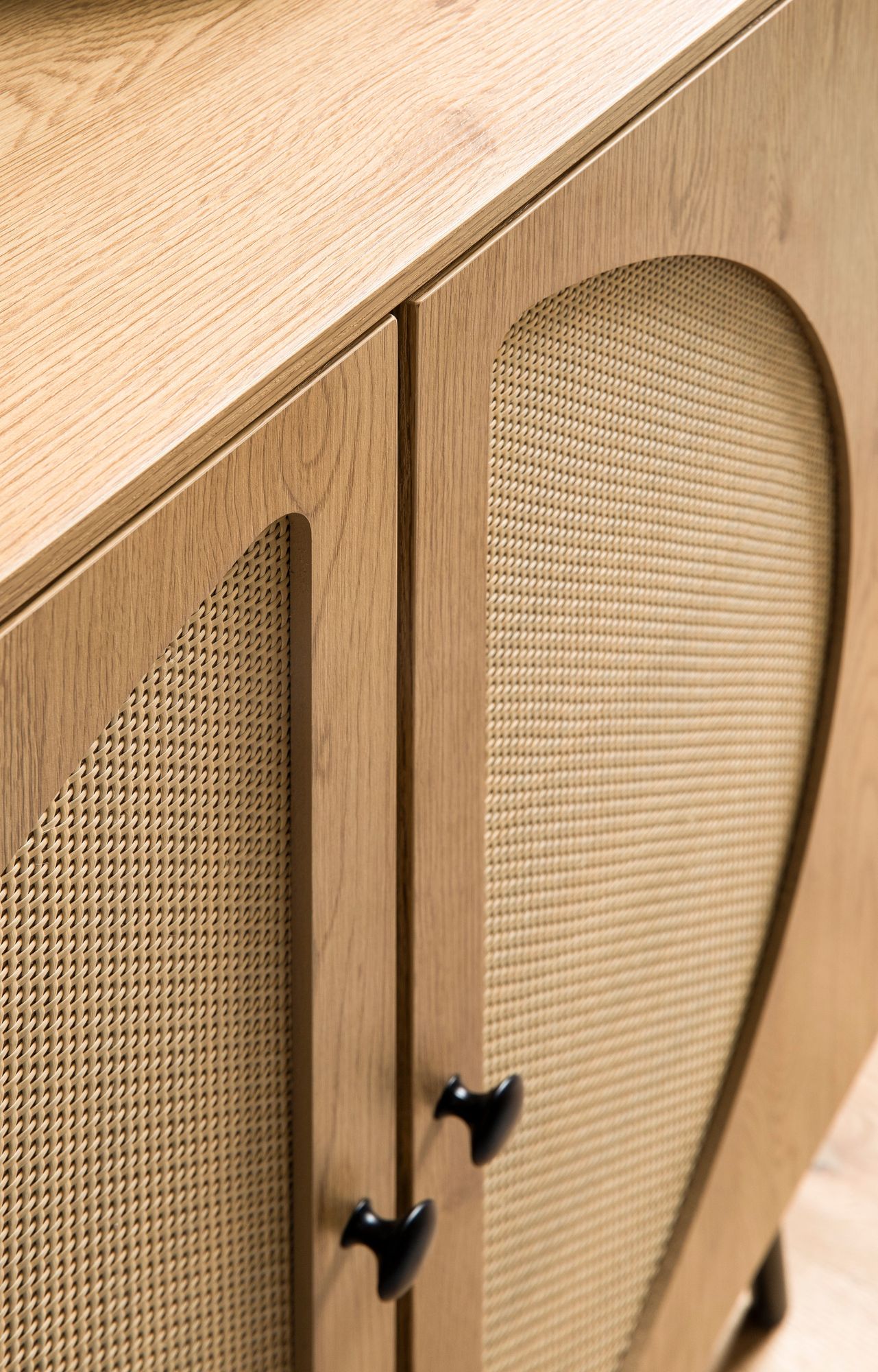 Kommode in Eiche Dekor 80 cm Sideboard mit 2 Türen aus Wiener Rattan Geflecht Design Highboard – Ansicht 5
