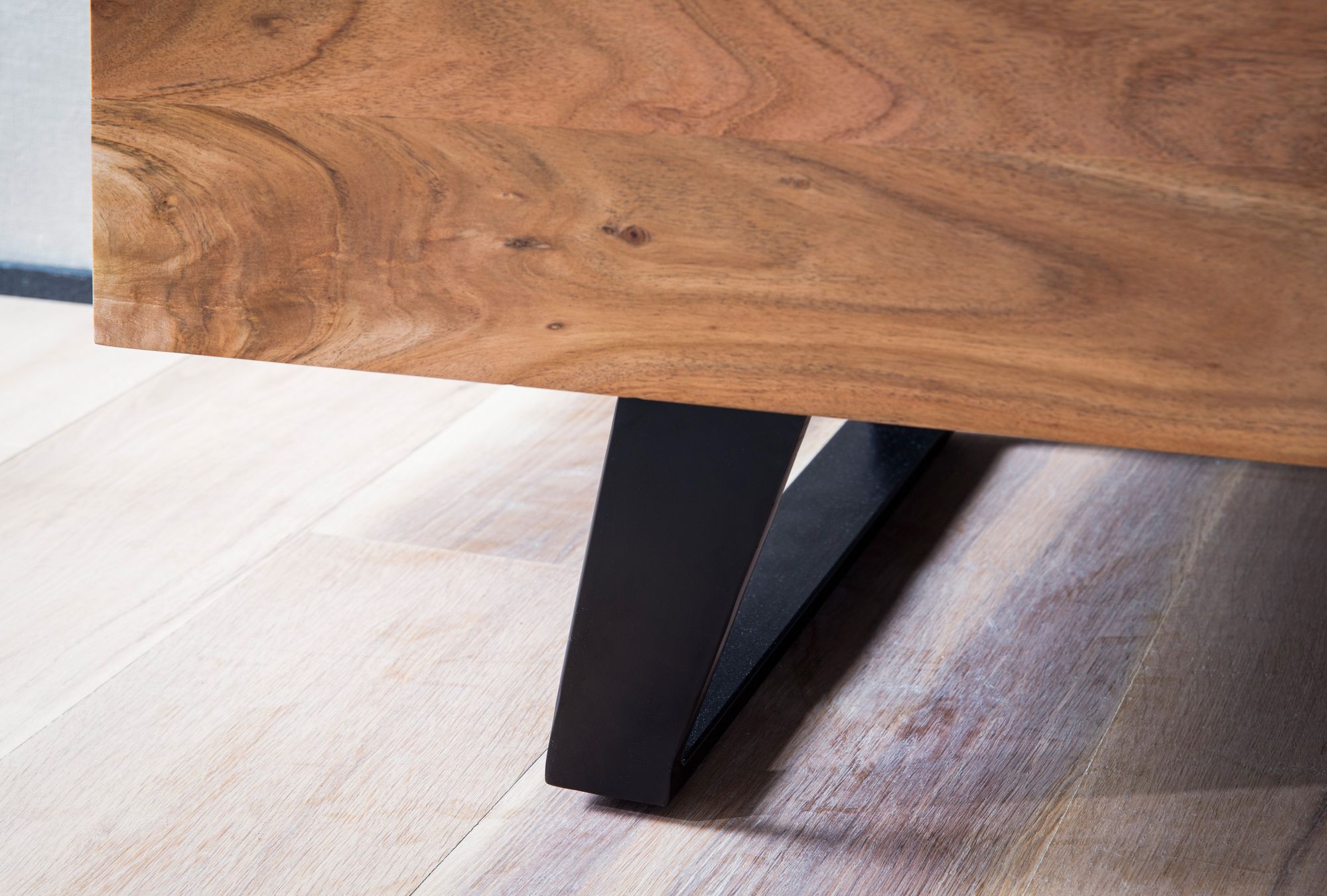 Massive TV-Board Kommode 140cm Akazie Massivholz Baumkante Lowboard Fernsehschrank – Ansicht 5