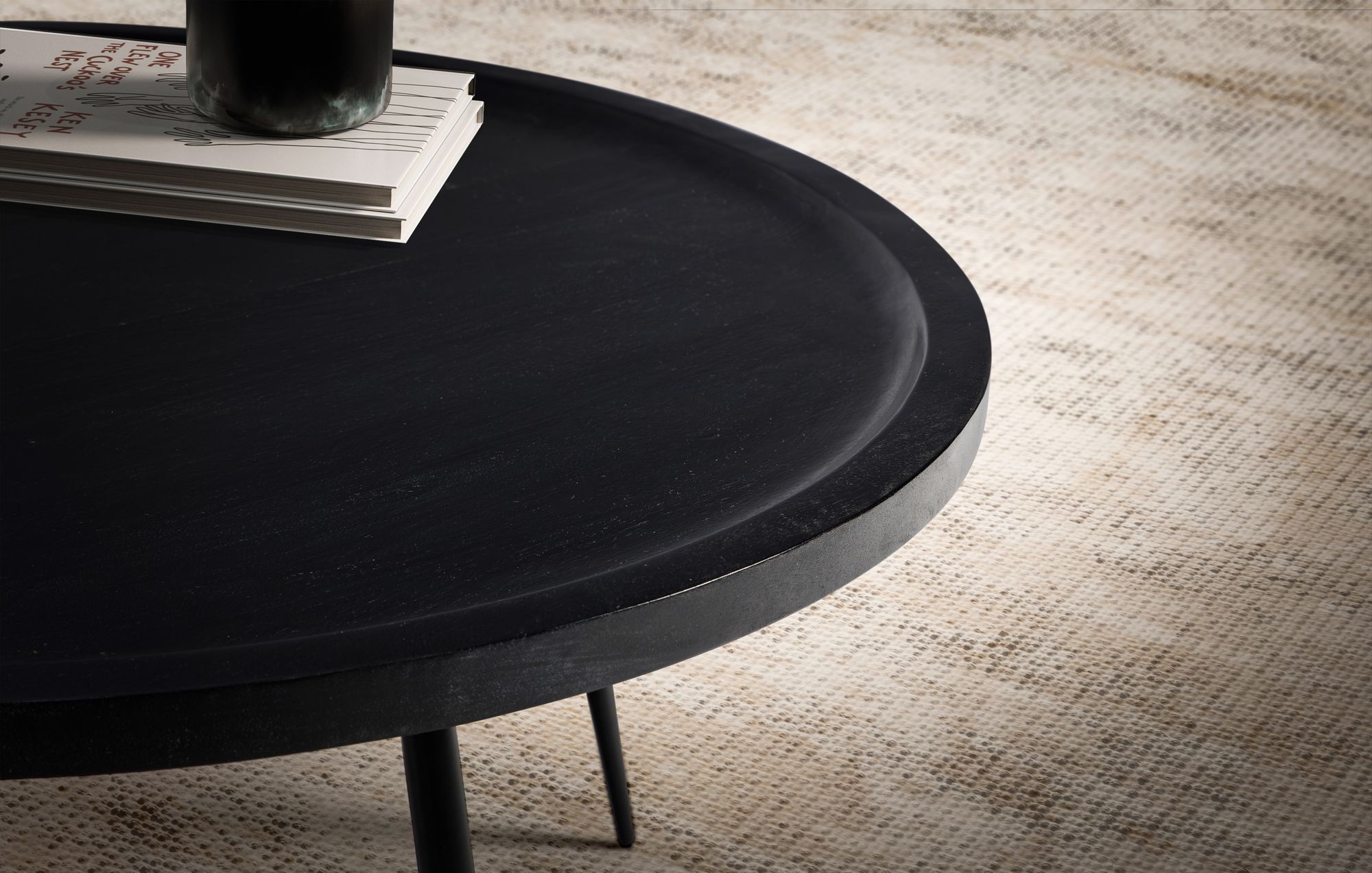Couchtisch Massivholz rund Ø 75 cm Schwarz Moderner Wohnzimmertisch Metallbeine – Ansicht 4