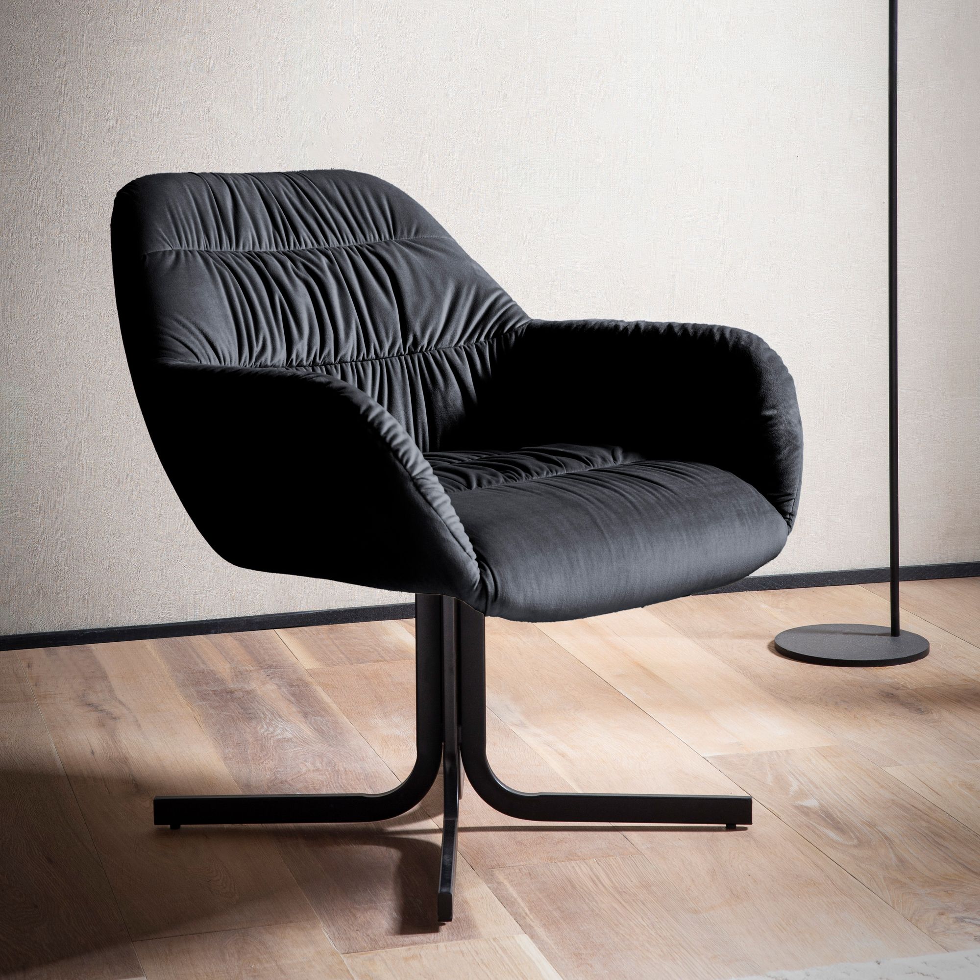 FineBuy Loungesessel Samt Design Clubsessel mit Metallbeine, Schalenstuhl gepolstert mit Rückenlehne, Cocktailsessel Lounge Armlehnen, Sessel mit Stoffbezug | Farbe: Beige FineBuy Loungesessel Samt Design Clubsessel mit Metallbeine, Schalenstuhl gepolstert mit Rückenlehne, Cocktailsessel Lounge Armlehnen, Sessel mit Stoffbezug | Farbe: Beige