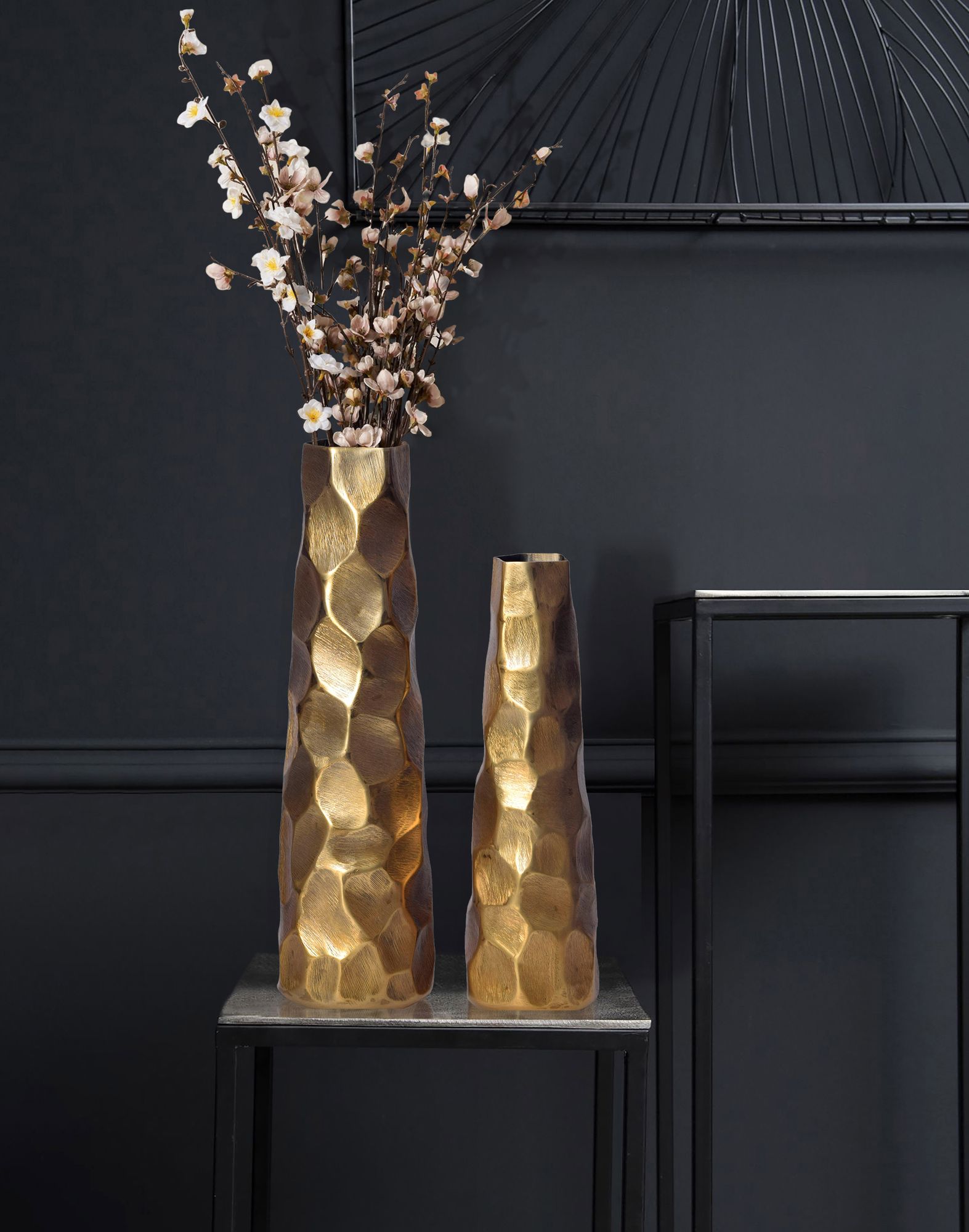 FineBuy Deko Vase 2er Set Aluminium Blumenvase Modern, Dekovase Hammerschlag-Design 2-teilig für Blumen, Alu Tischvase Wohndeko Metall Tischdeko Handgefertigt | Farbe: Silber FineBuy Deko Vase 2er Set Aluminium Blumenvase Modern, Dekovase Hammerschlag-Design 2-teilig für Blumen, Alu Tischvase Wohndeko Metall Tischdeko Handgefertigt | Farbe: Silber