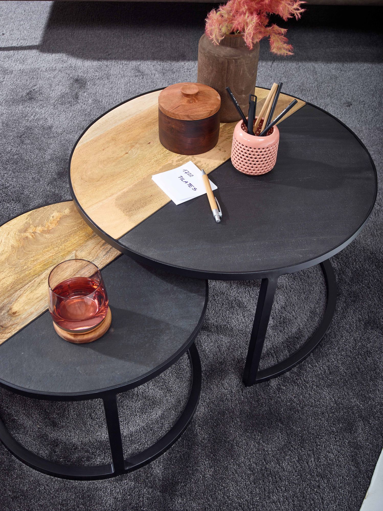 FineBuy Couchtisch Set 2er rund Mango Massivholz & Steinoptik · Wohnzimmertisch Beistelltisch mit Metallgestell Schwarz · Satztische im Industrial Loft Design | Farbe: Schwarz FineBuy Couchtisch Set 2er rund Mango Massivholz & Steinoptik · Wohnzimmertisch Beistelltisch mit Metallgestell Schwarz · Satztische im Industrial Loft Design | Farbe: Schwarz