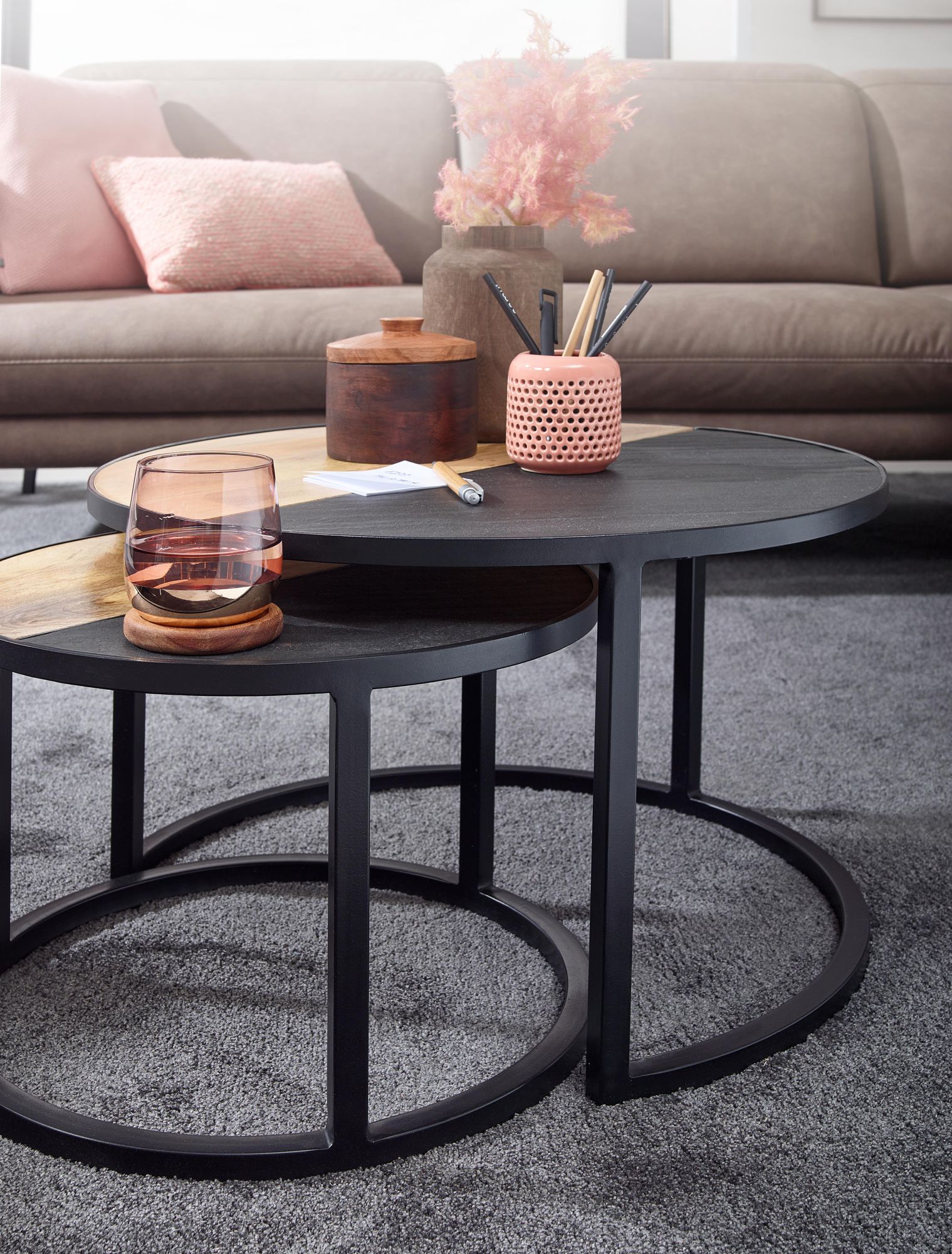 FineBuy Couchtisch Set 2er rund Mango Massivholz & Steinoptik · Wohnzimmertisch Beistelltisch mit Metallgestell Schwarz · Satztische im Industrial Loft Design | Farbe: Schwarz FineBuy Couchtisch Set 2er rund Mango Massivholz & Steinoptik · Wohnzimmertisch Beistelltisch mit Metallgestell Schwarz · Satztische im Industrial Loft Design | Farbe: Schwarz