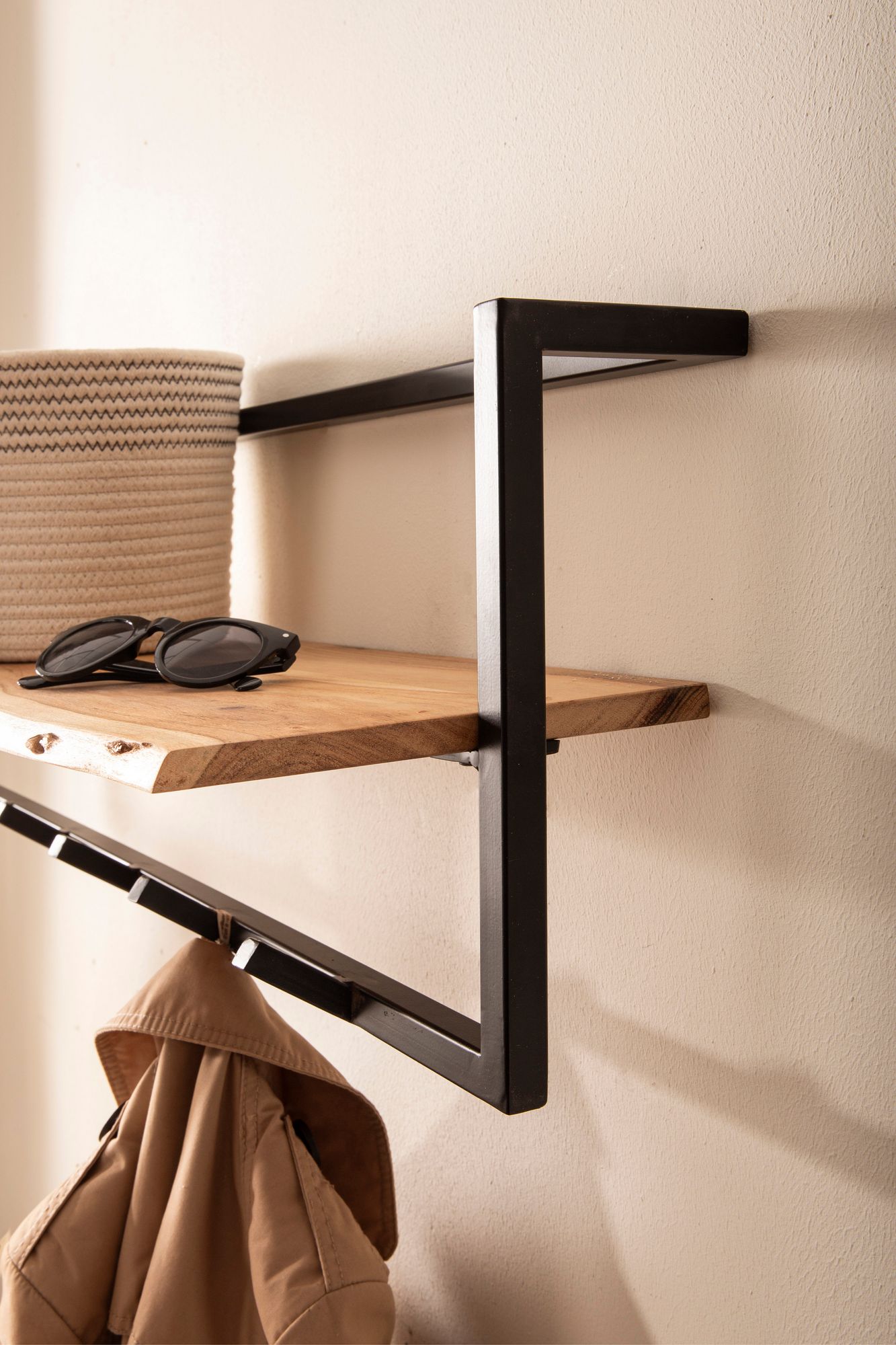 Wandgarderobe Akazie Massivholz 100cm Hängegarderobe Baumkante Industrial Modern – Ansicht 4