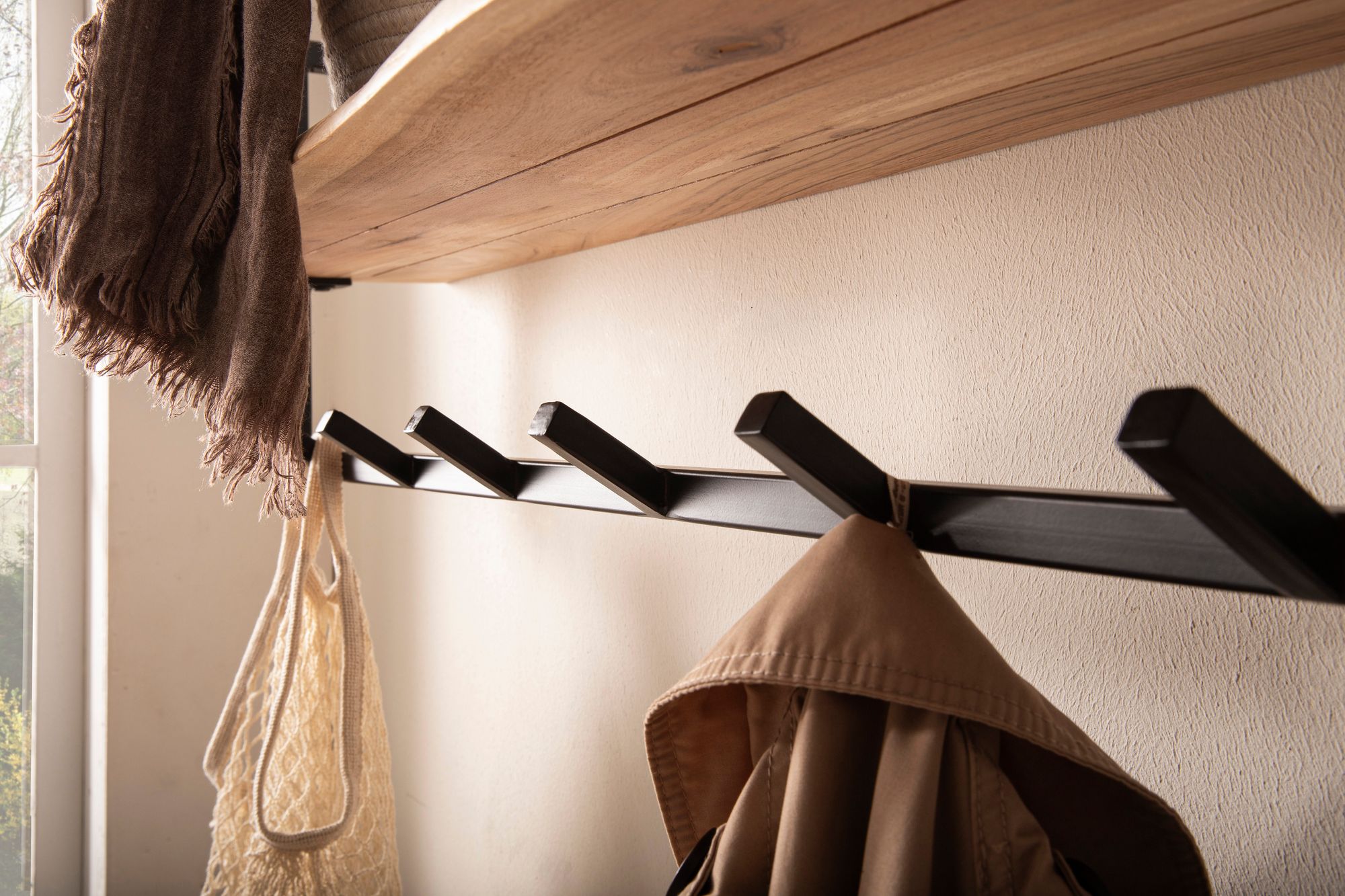 Wandgarderobe Akazie Massivholz 100cm Hängegarderobe Baumkante Industrial Modern – Ansicht 5