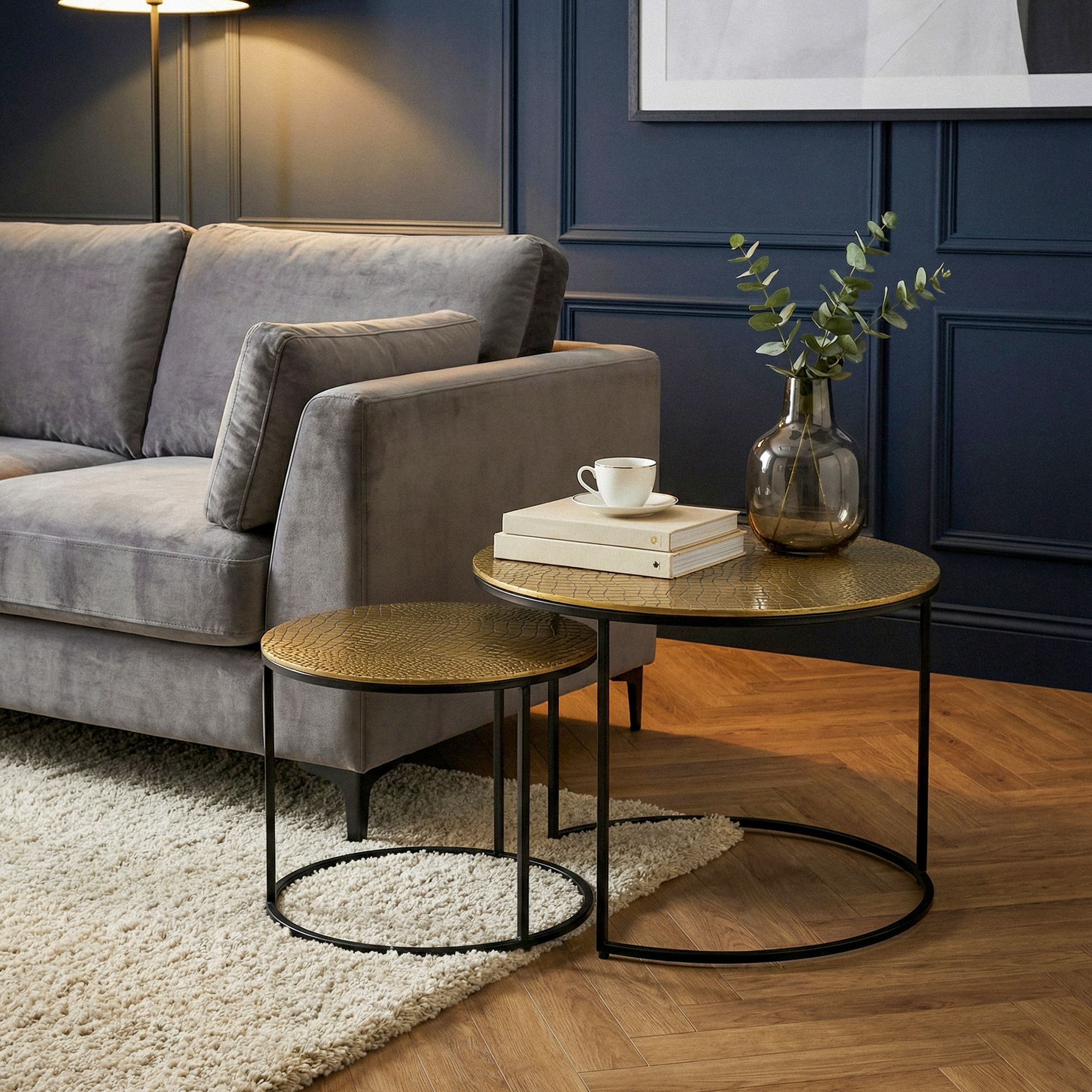FineBuy Satztisch Metall 2er Set rund - Couchtisch Aluminium Tischplatten mit Muster - Beistelltisch Sofatisch Alu modern - Wohnzimmertisch Eisen Gestell Handmade | Farbe: Gold