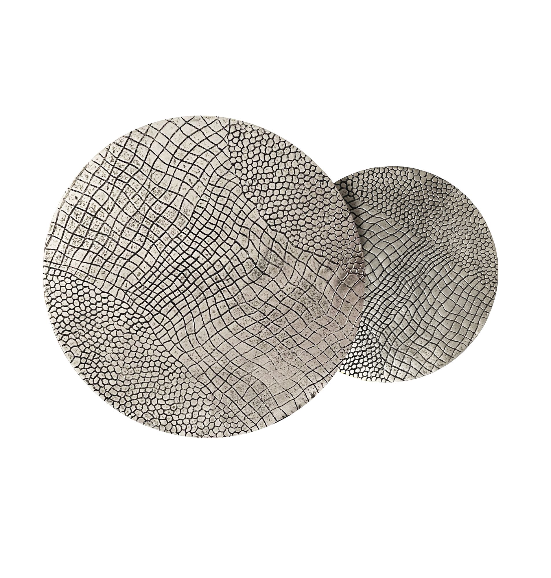 FineBuy Satztisch Metall 2er Set rund - Couchtisch Aluminium Tischplatten mit Muster - Beistelltisch Sofatisch Alu modern - Wohnzimmertisch Eisen Gestell Handmade | Farbe: Gold