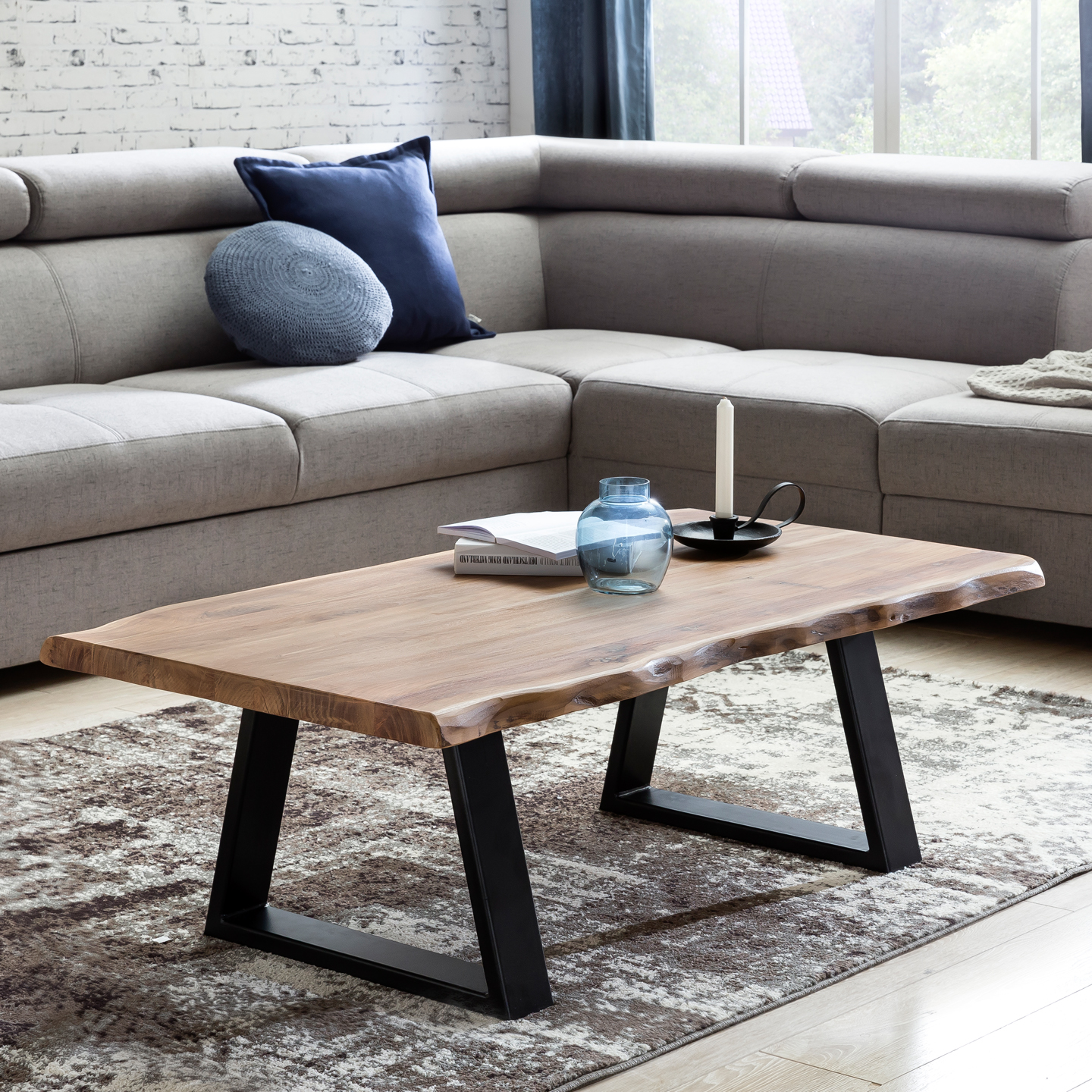 Couchtisch Akazie Massiv 115cm Rechteckiger Wohnzimmertisch Baumkante Metallkufe – Ansicht 1