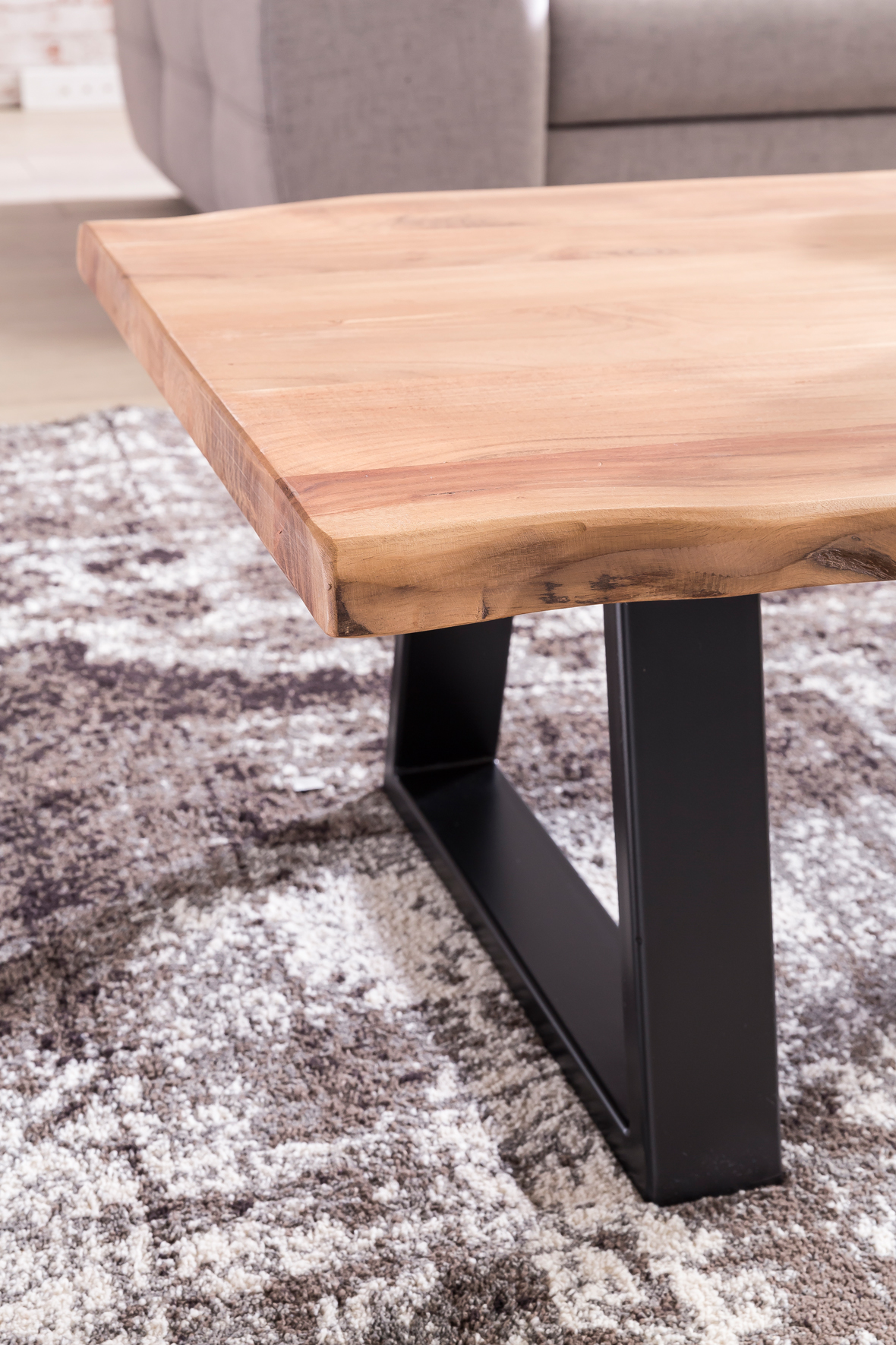 Couchtisch Akazie Massiv 115cm Rechteckiger Wohnzimmertisch Baumkante Metallkufe – Ansicht 7