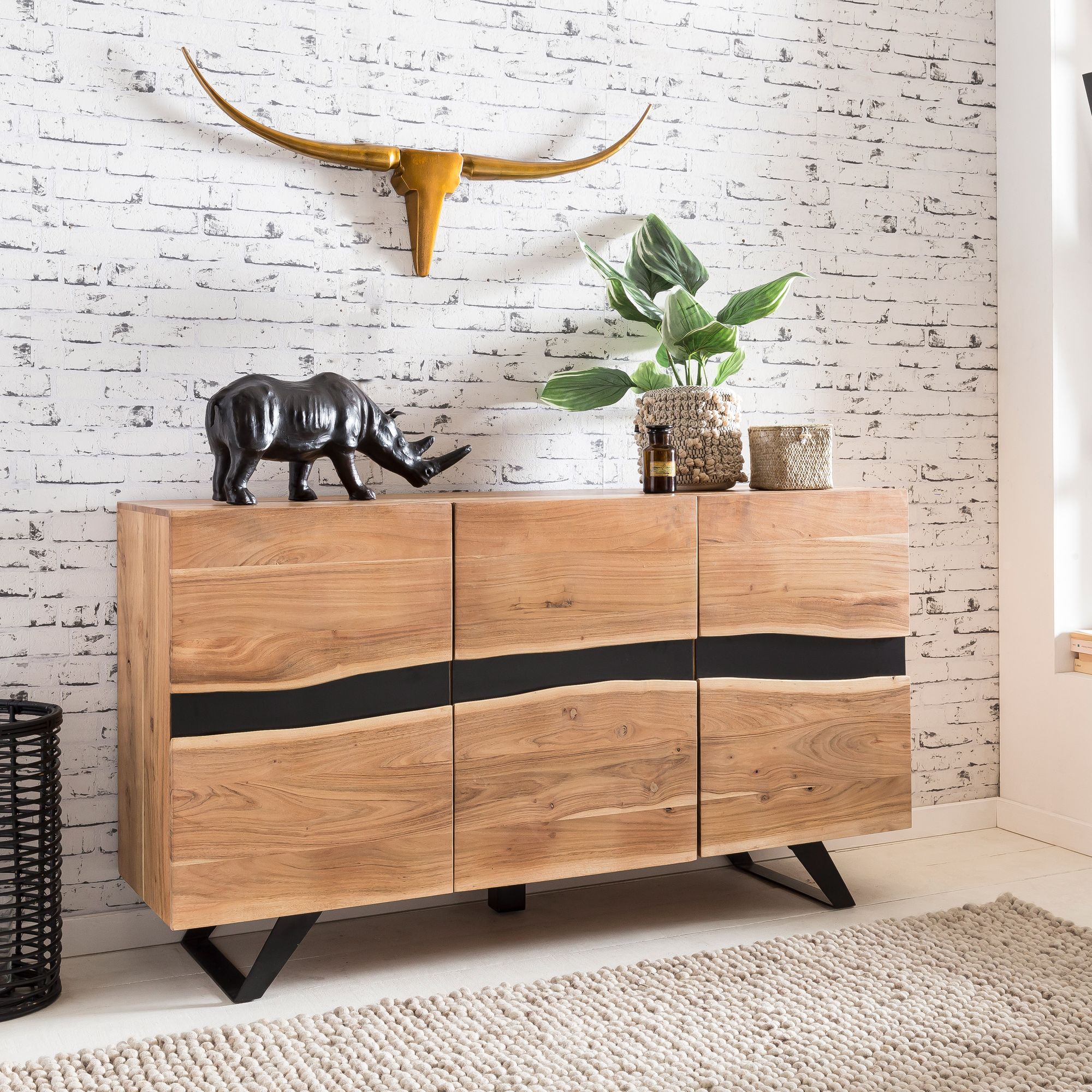Massivholz Sideboard 150cm Akazie Natur Kommode mit 3 Türen Baumkante Metall schwarz – Ansicht 1
