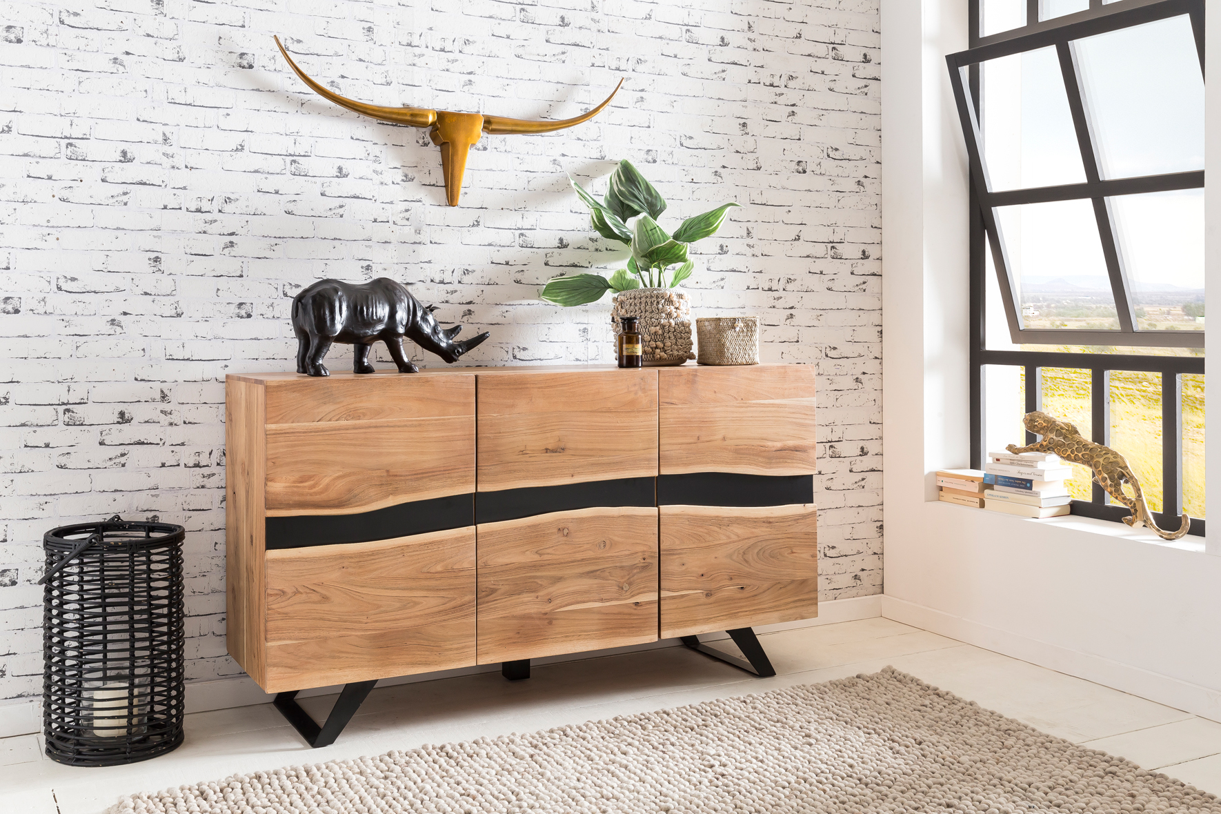 Massivholz Sideboard 150cm Akazie Natur Kommode mit 3 Türen Baumkante Metall schwarz – Ansicht 5