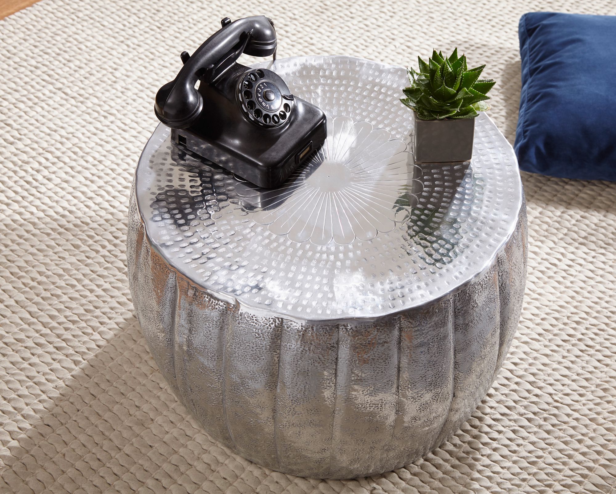 FineBuy Design Couchtisch rund 60 cm aus Metall - Handgefertigter Aluminium Wohnzimmertisch Hammerschlag - Orientalischer flacher Alu Sofatisch | Farbe: Gold FineBuy Design Couchtisch rund 60 cm aus Metall - Handgefertigter Aluminium Wohnzimmertisch Hammerschlag - Orientalischer flacher Alu Sofatisch | Farbe: Gold