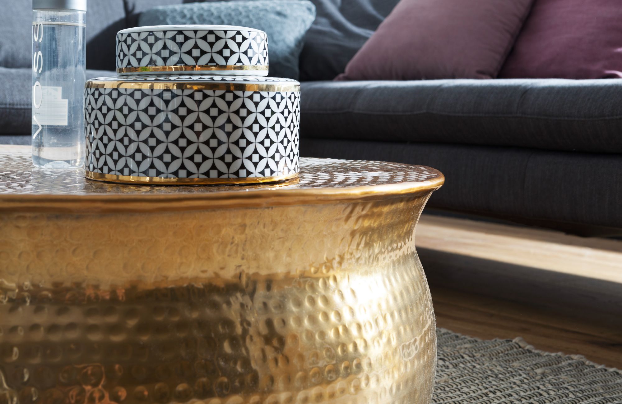 FineBuy Design Couchtisch rund 75 cm aus Metall - Handgefertigter Aluminium Wohnzimmertisch Hammerschlag - Orientalischer flacher Alu Sofatisch | Farbe: Gold FineBuy Design Couchtisch rund 75 cm aus Metall - Handgefertigter Aluminium Wohnzimmertisch Hammerschlag - Orientalischer flacher Alu Sofatisch | Farbe: Gold