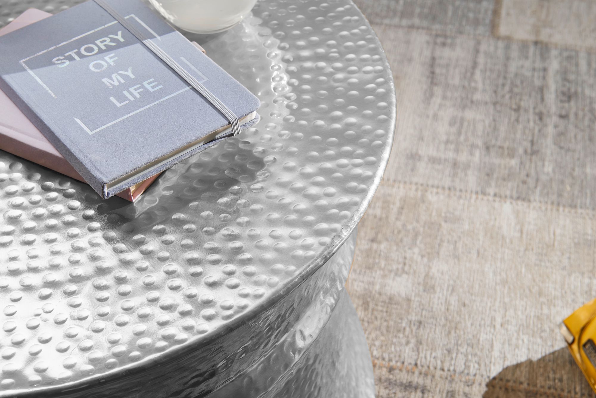 FineBuy Couchtisch Wohnzimmertisch Sofatisch rund Hammerschlag Metall Alu Modern – Ansicht 4