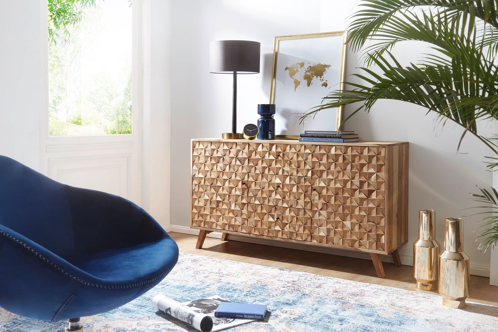 Massivholz Sideboard 140cm Akazie Natur Kommode mit 2 Türen & 3 Schubladen aufwendige Retro 3D Design Optik – Ansicht 4