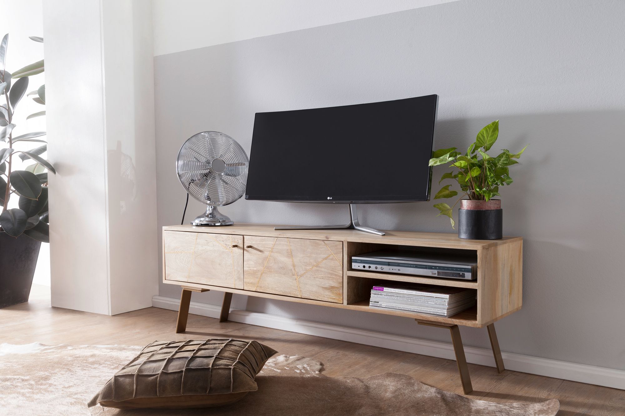 Massives TV-Board 145cm Mango Massivholz hell Fernsehschrank mit 2 Türen & Ablage Lowboard – Ansicht 5