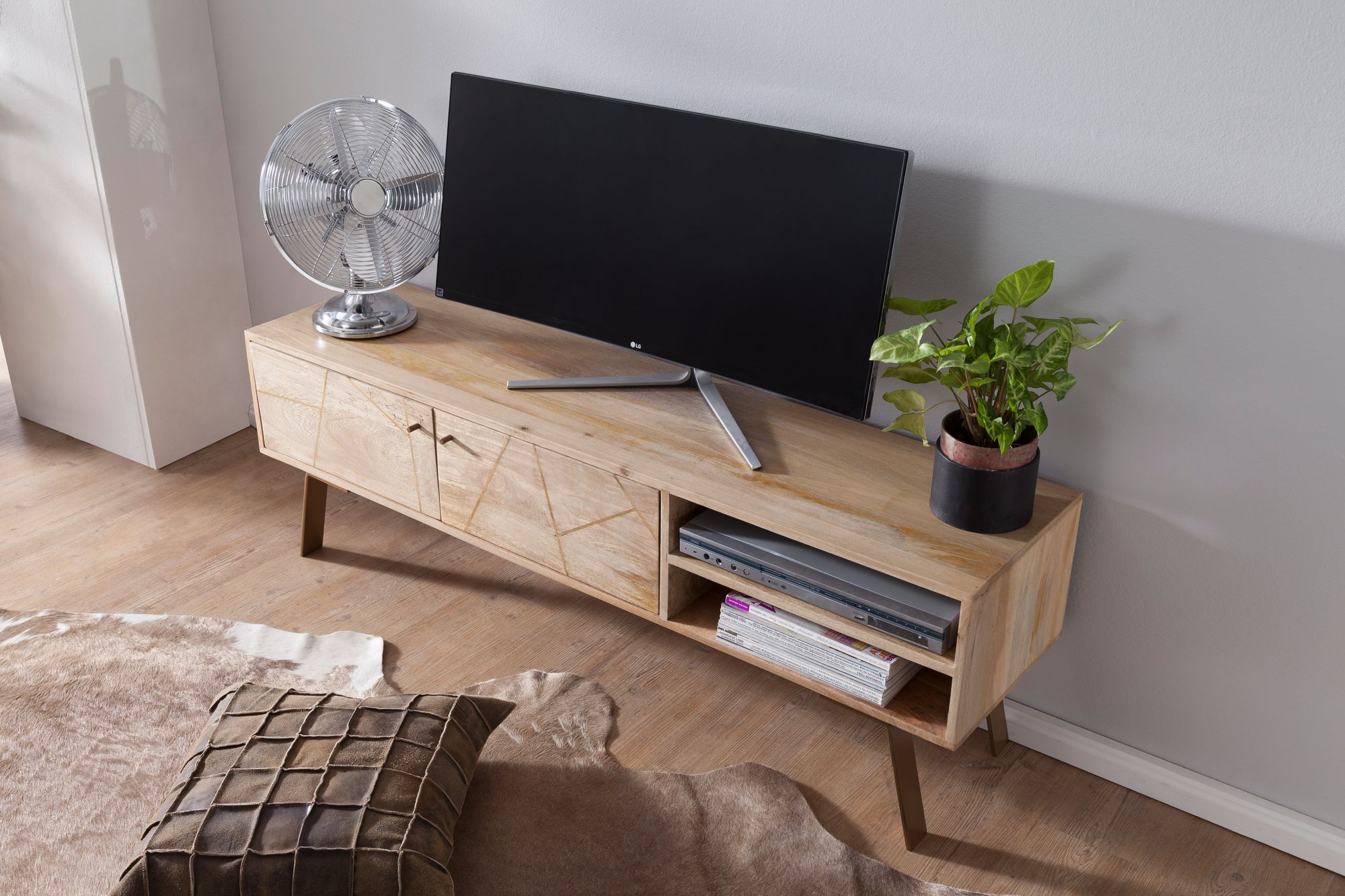 Massives TV-Board 145cm Mango Massivholz hell Fernsehschrank mit 2 Türen & Ablage Lowboard – Ansicht 4