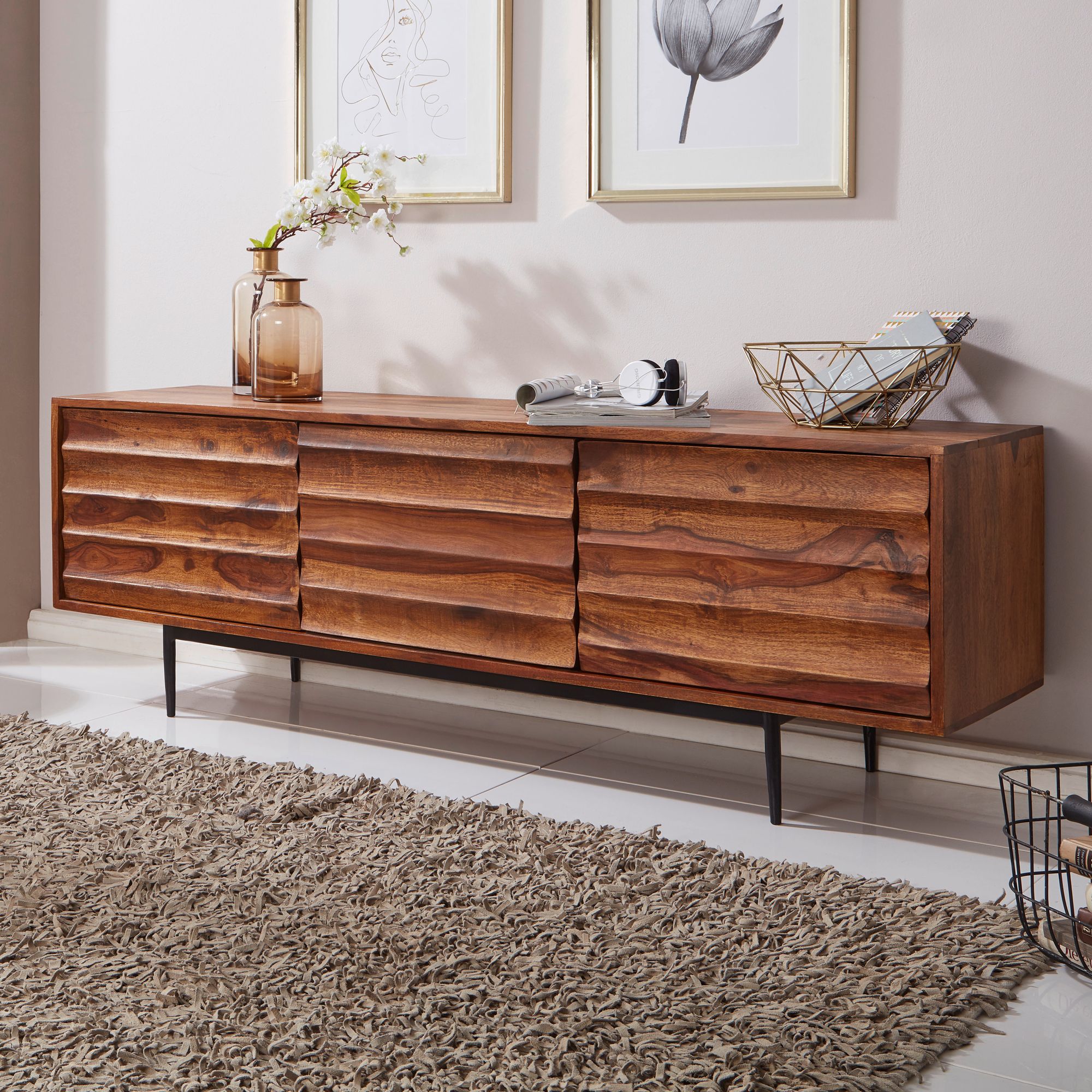 Massives TV-Board 150 cm Sheesham Massivholz Fernsehschrank mit 3 Türen Lowboard – Ansicht 1