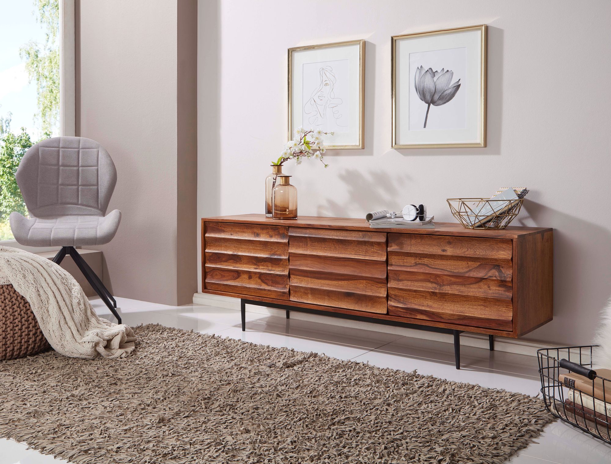 Massives TV-Board 150 cm Sheesham Massivholz Fernsehschrank mit 3 Türen Lowboard – Ansicht 4