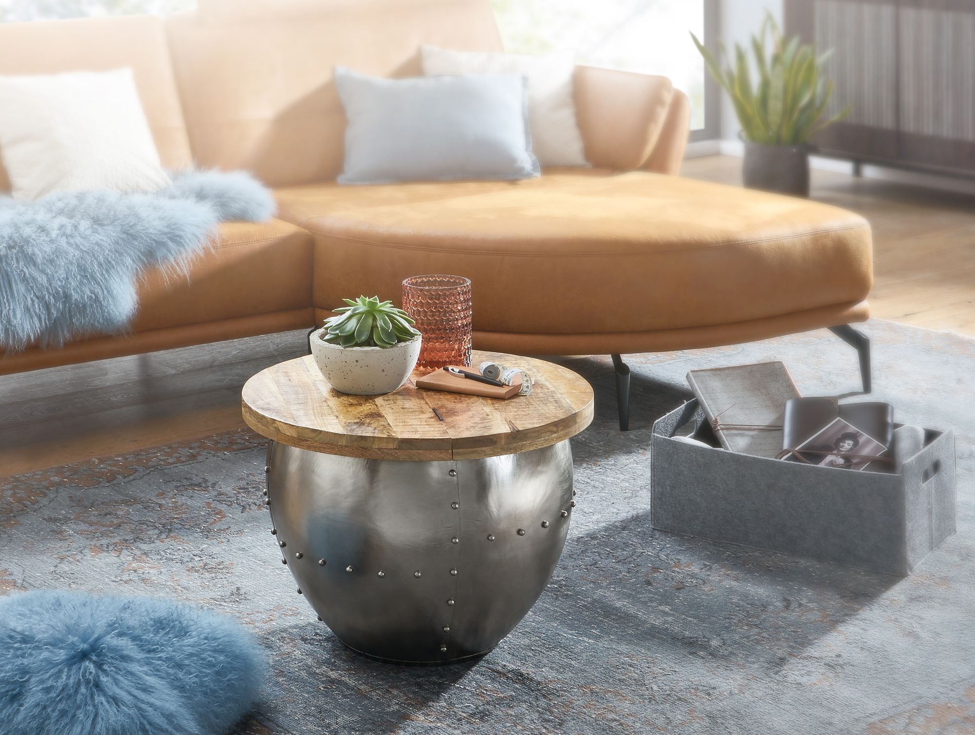 FineBuy Couchtisch Mango Massivholz / Metall 60x43x60 cm Industrial Style Rund, Design Wohnzimmertisch mit Stauraum, Moderner Loungetisch Sofatisch | Farbe: Silber FineBuy Couchtisch Mango Massivholz / Metall 60x43x60 cm Industrial Style Rund, Design Wohnzimmertisch mit Stauraum, Moderner Loungetisch Sofatisch | Farbe: Silber