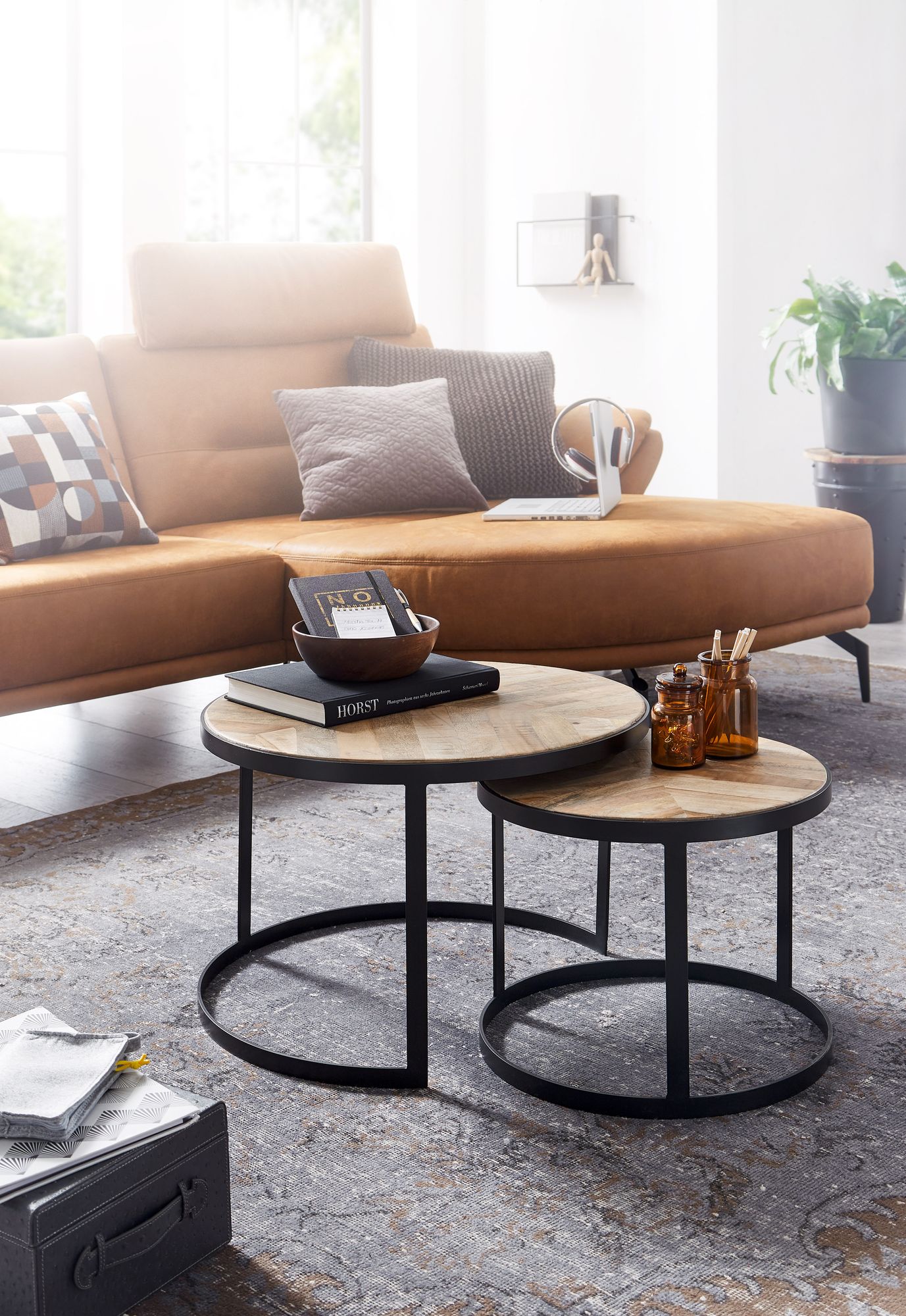 FineBuy Couchtisch 2er Set Massivholz / Metall Wohnzimmertisch Industrial Rund, Beistelltisch mit Metallbeine Schwarz, Tischset 2-teilig Satztisch Holz | Farbe: Braun