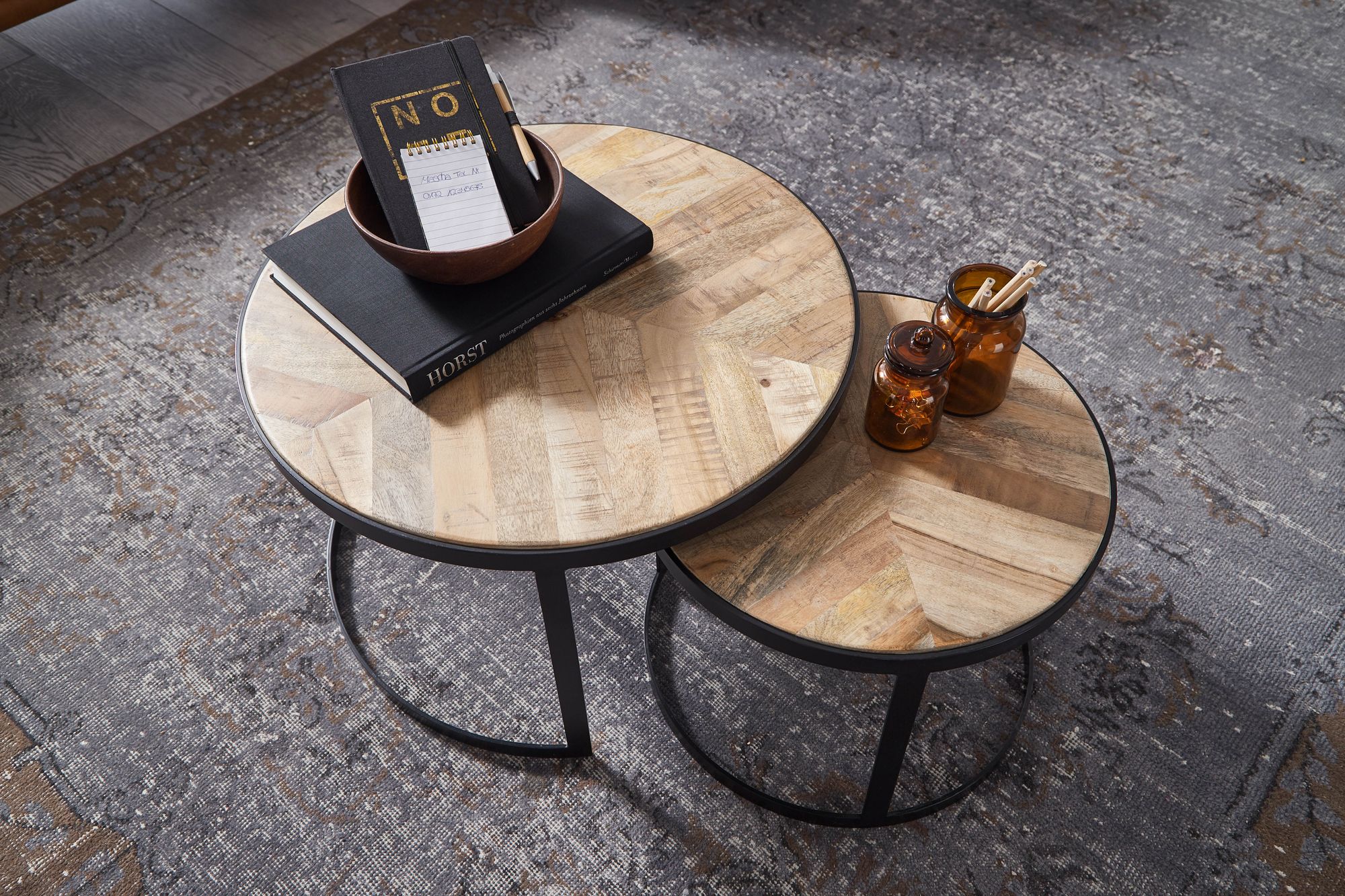 FineBuy Couchtisch 2er Set Massivholz / Metall Wohnzimmertisch Industrial Rund, Beistelltisch mit Metallbeine Schwarz, Tischset 2-teilig Satztisch Holz | Farbe: Braun