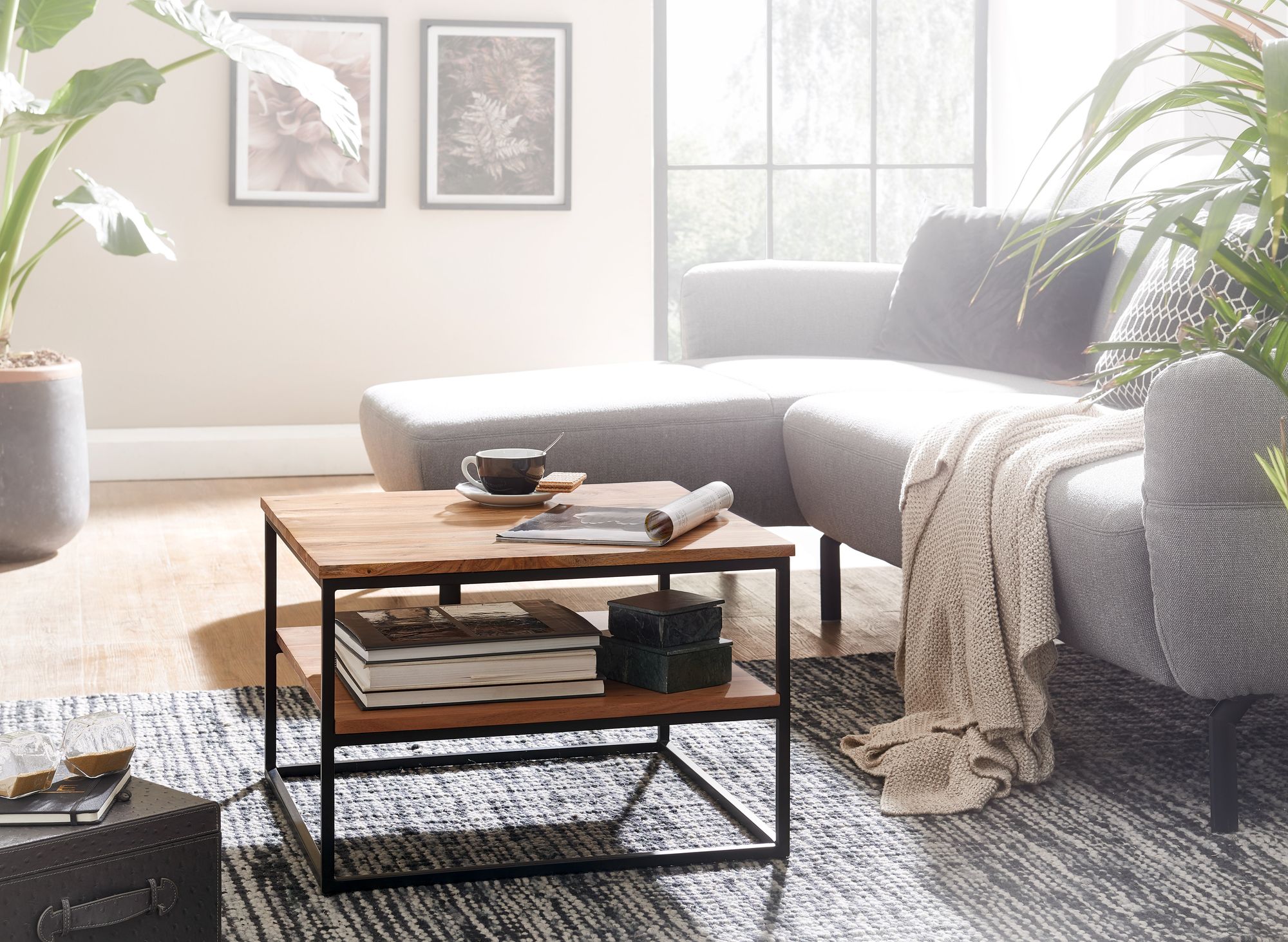 FineBuy Couchtisch quadratisch 60cm Akazie Massivholz Wohnzimmertisch 2 Ablagen – Ansicht 2