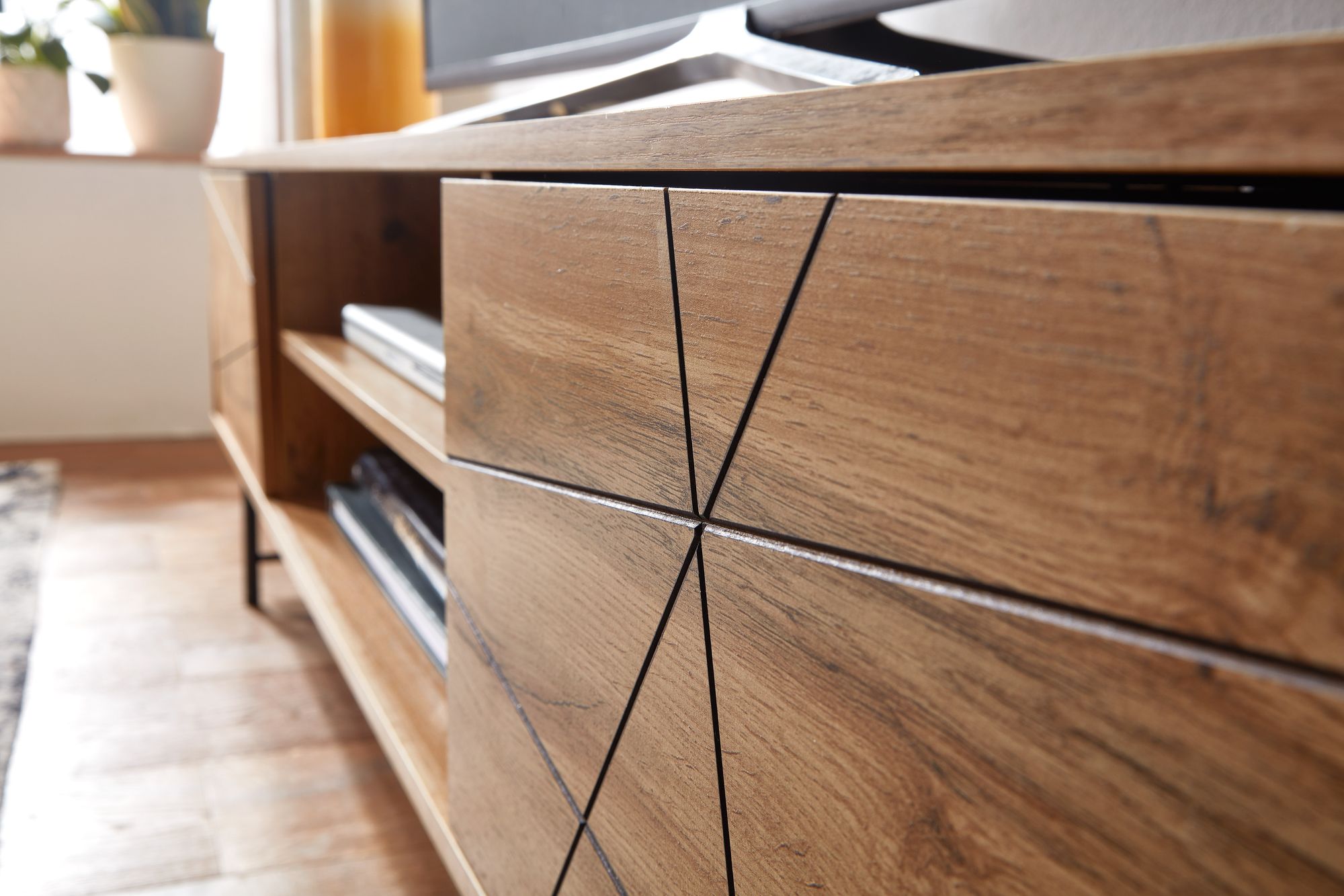 TV-Board Kommode 160cm MDF Eiche Dekor Design Lowboard mit 2 Türen & Ablage Fernsehschrank – Ansicht 4