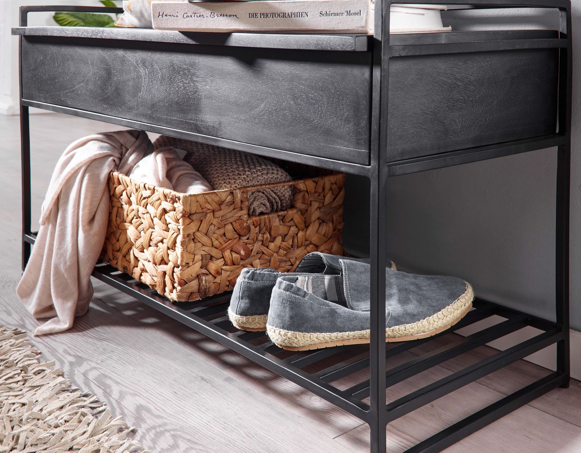 FineBuy Sitzbank mit Stauraum 90 cm Mango Massivholz - Garderobenbank Holz mit Schuhablage - Schuhbank mit Sitzfläche - Flurbank Handmade | Farbe: Schwarz FineBuy Sitzbank mit Stauraum 90 cm Mango Massivholz - Garderobenbank Holz mit Schuhablage - Schuhbank mit Sitzfläche - Flurbank Handmade | Farbe: Schwarz