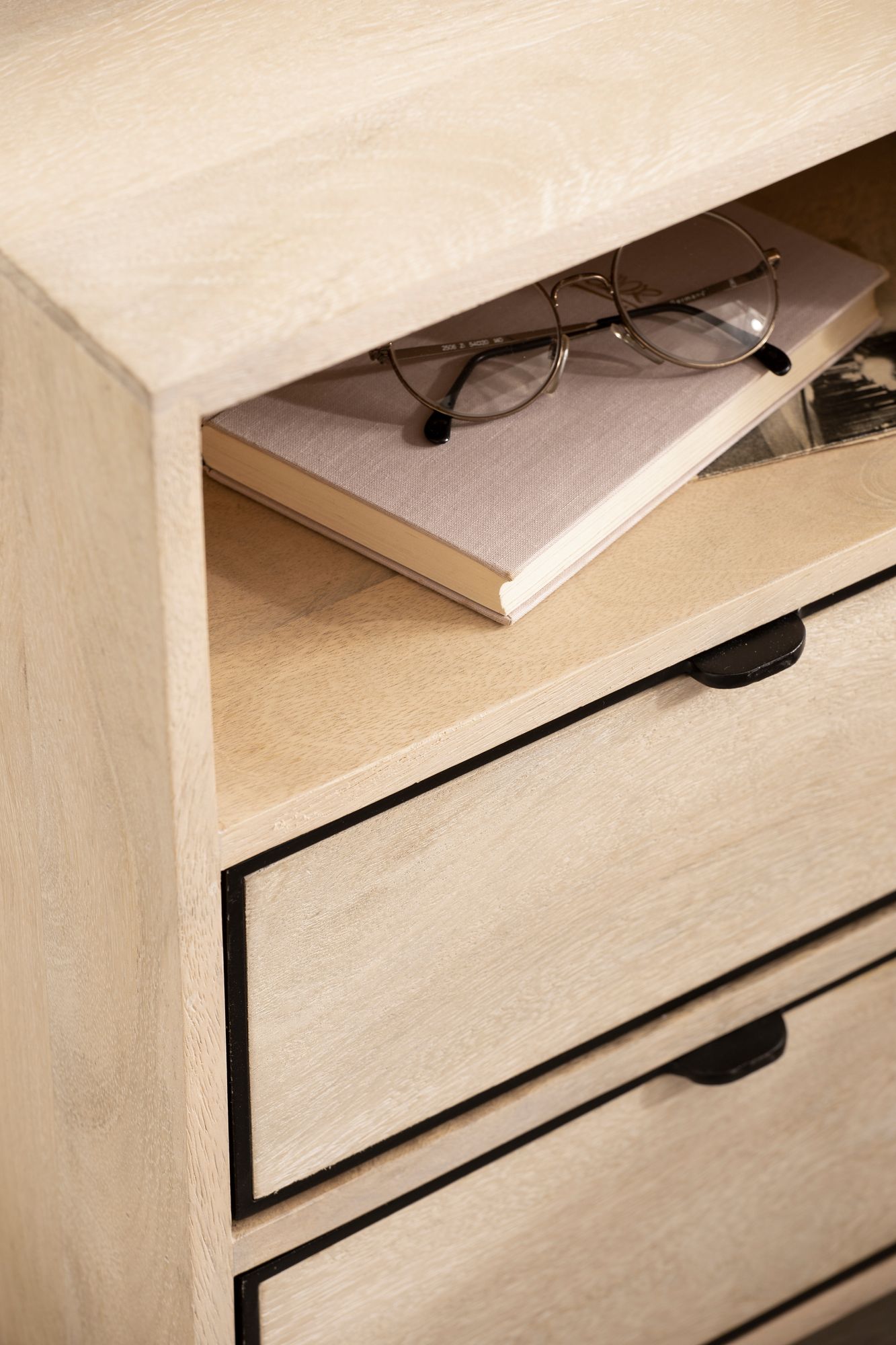 Nachttisch Whitewash Massivholz 2 Schubladen Nachtkonsole Design Nachtkästchen – Ansicht 4
