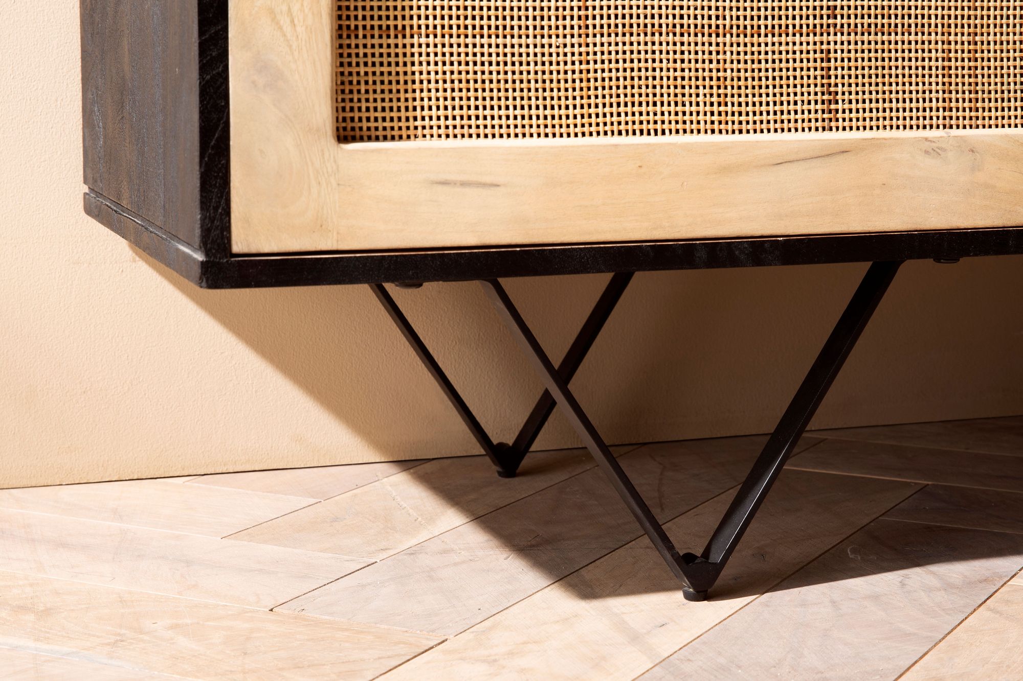 Massivholz Sideboard 175cm Mango Design Kommode mit 3 Rattan Wiener Geflecht Türen Schwarz – Ansicht 7