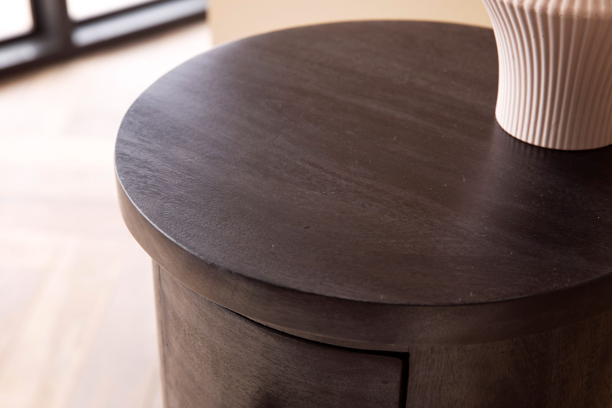 FineBuy Design Sideboard Mango Massivholz Schwarz, Schränkchen mit Schubladen, Schmaler Beistellschrank Massiv, Mini Kommode Rund | Farbe: Schwarz FineBuy Design Sideboard Mango Massivholz Schwarz, Schränkchen mit Schubladen, Schmaler Beistellschrank Massiv, Mini Kommode Rund | Farbe: Schwarz