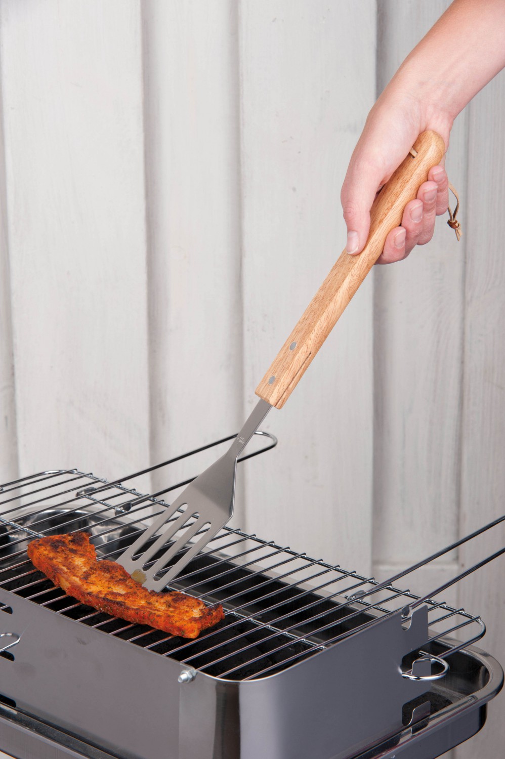 Grillwender aus Edelstahl und Eichenholz