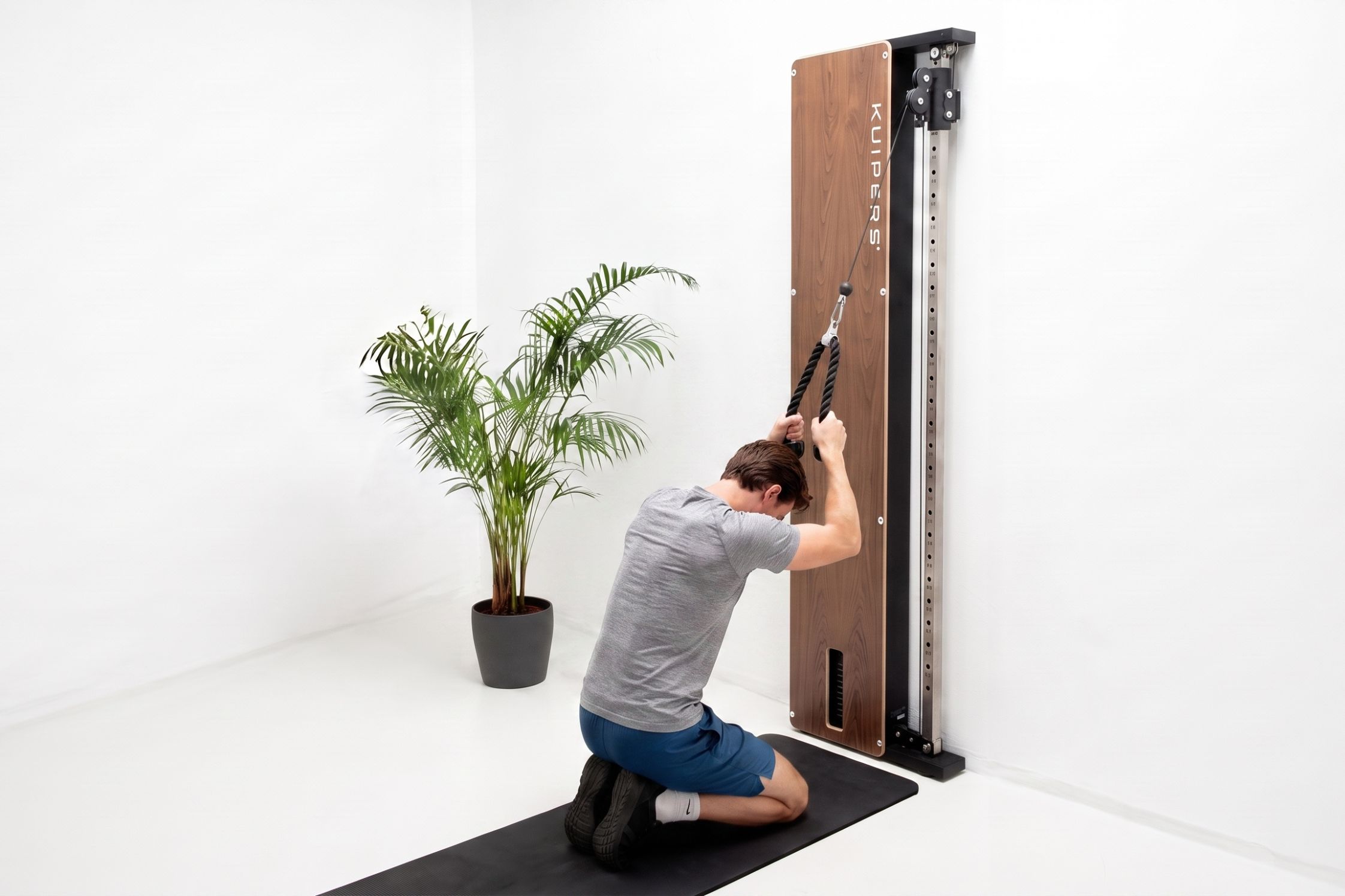4. Cable Crunches mit Seilzug: Für eine definierte Bauchmuskulatur