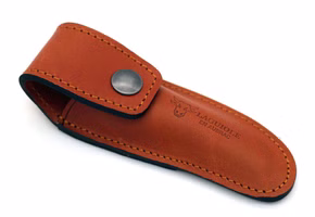 laguiole-en-aubrac-lederetui-ecm-braun-bis-12-cm.jpg Laguiole En Aubrac Lederetui ECM braun bis 12 cm Vorderseite