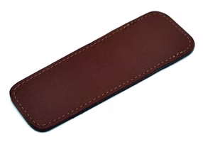 laguiole-en-aubrac-pca12-stecketui-leder-braun-bis-12-cm.jpg Laguiole En Aubrac PCA12 Stecketui Leder braun bis 12 cm Vorderseite