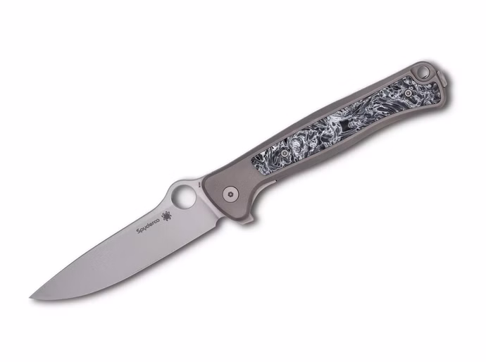 spyderco-slym-m390-titanium-plainedge.jpg Spyderco Slym M390 Titanium PlainEdge – M390 Titan-Griff Grau Vorderseite