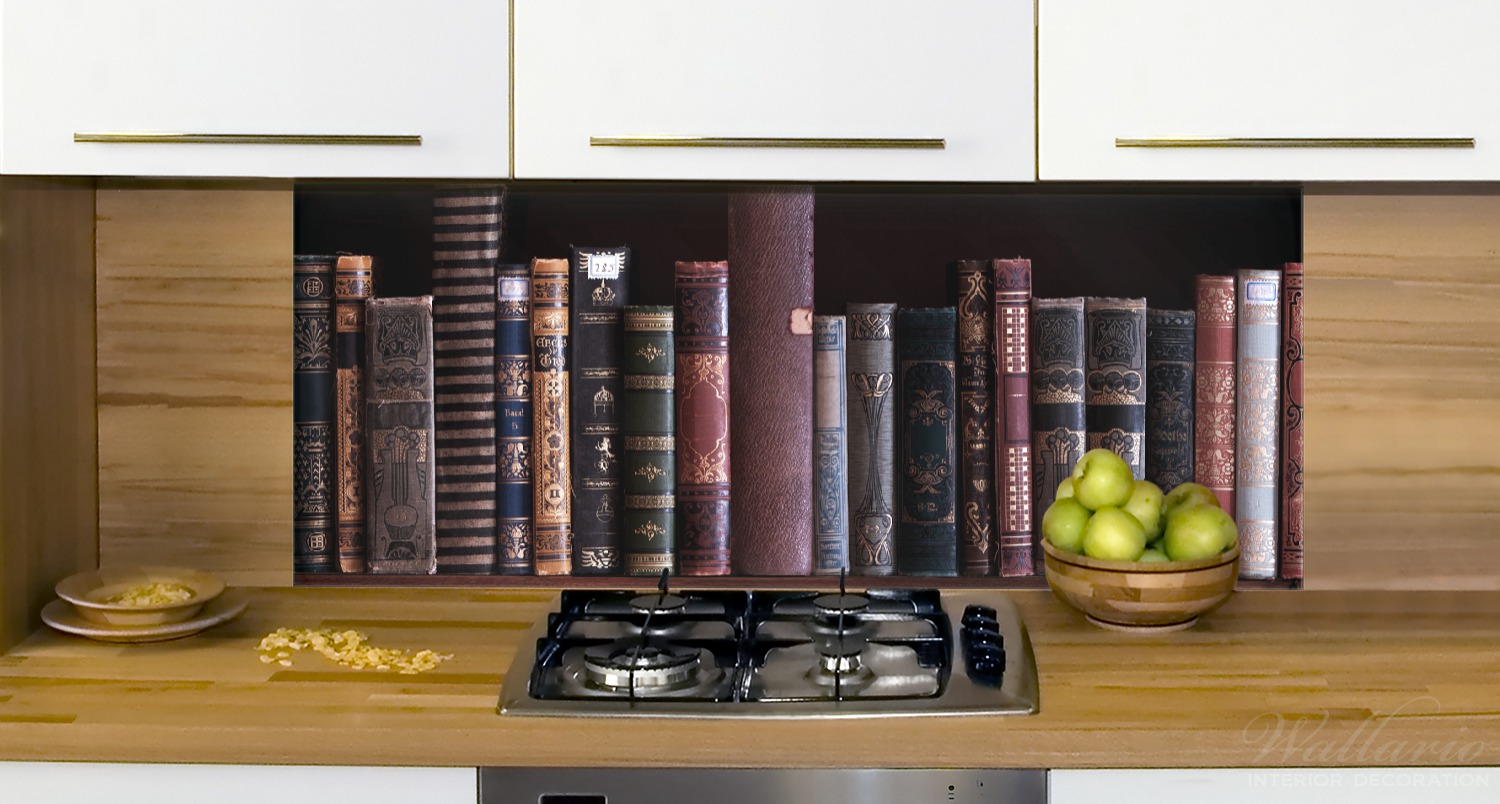 Küchenrückwand Bücherregal mit alten Büchern
